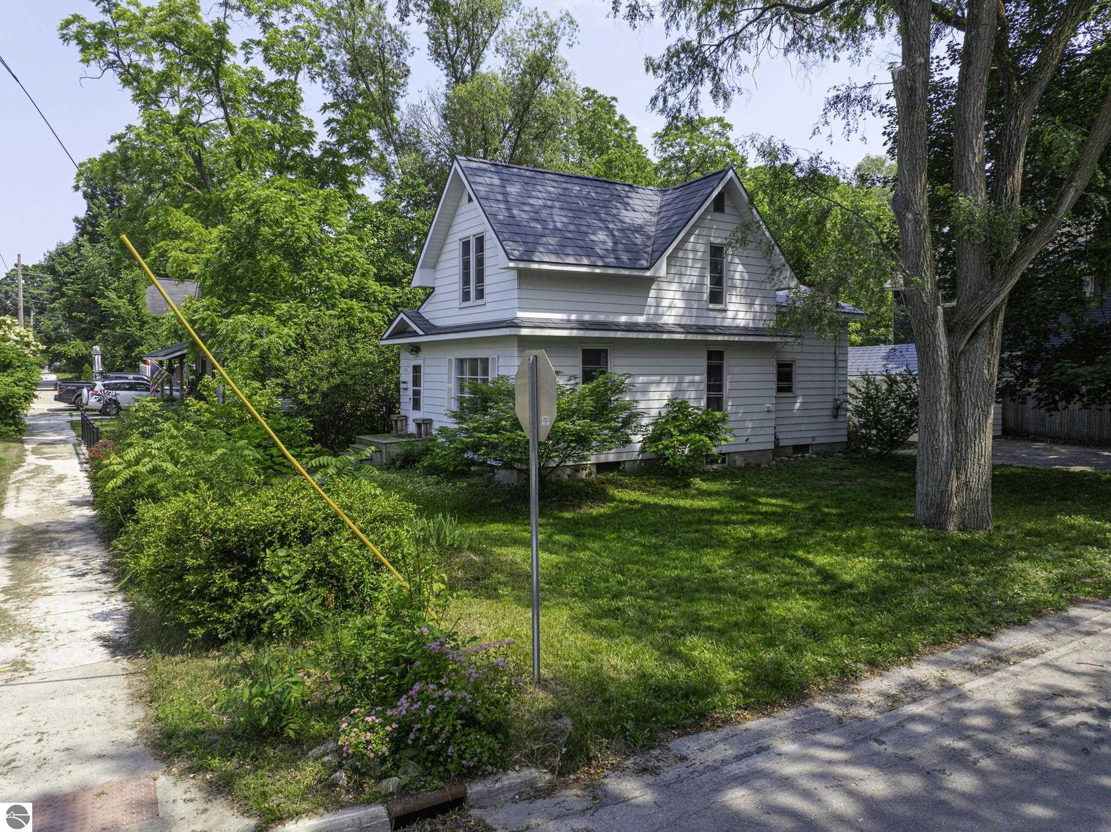 733 Sixth Street