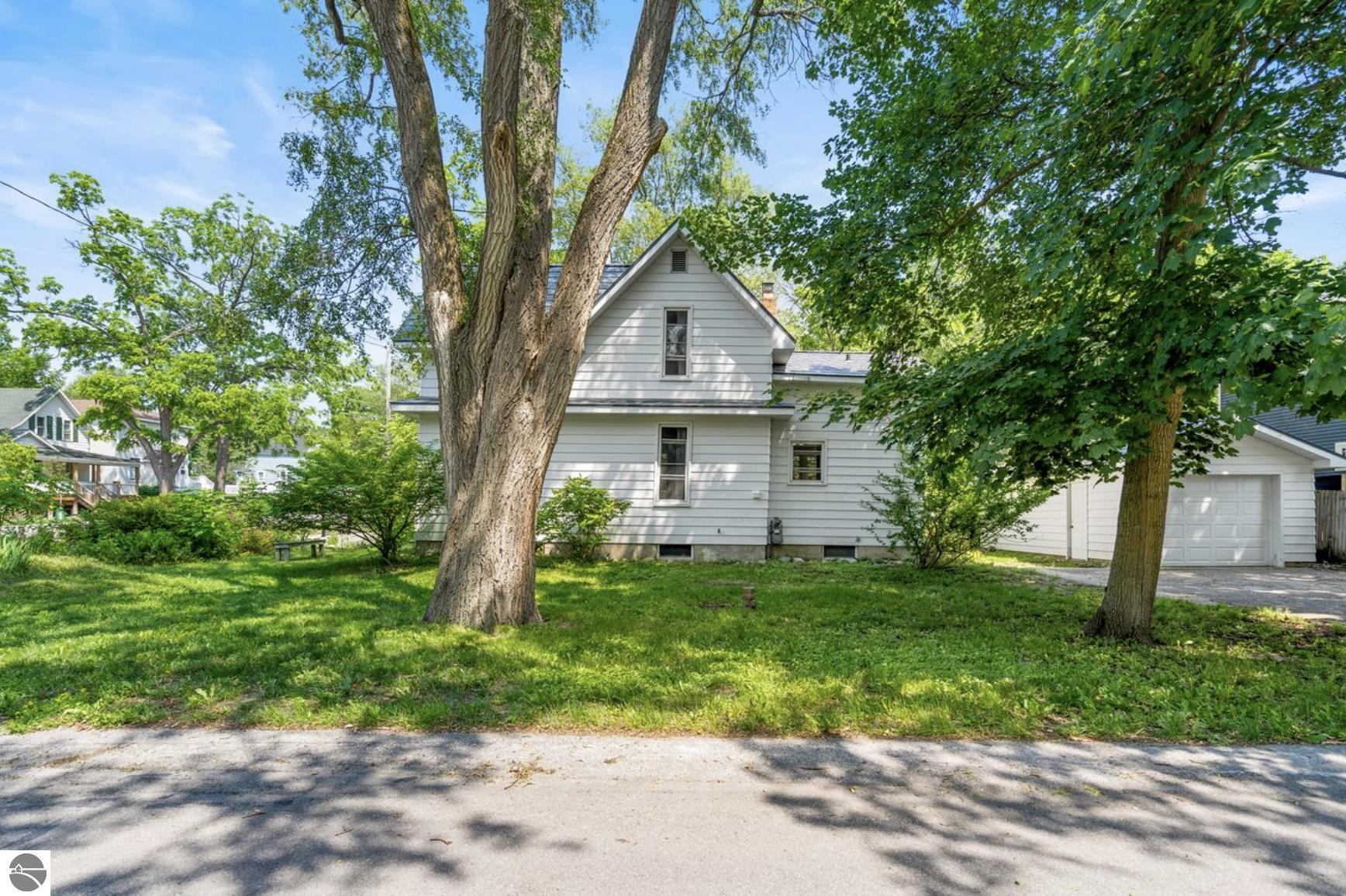 733 Sixth Street