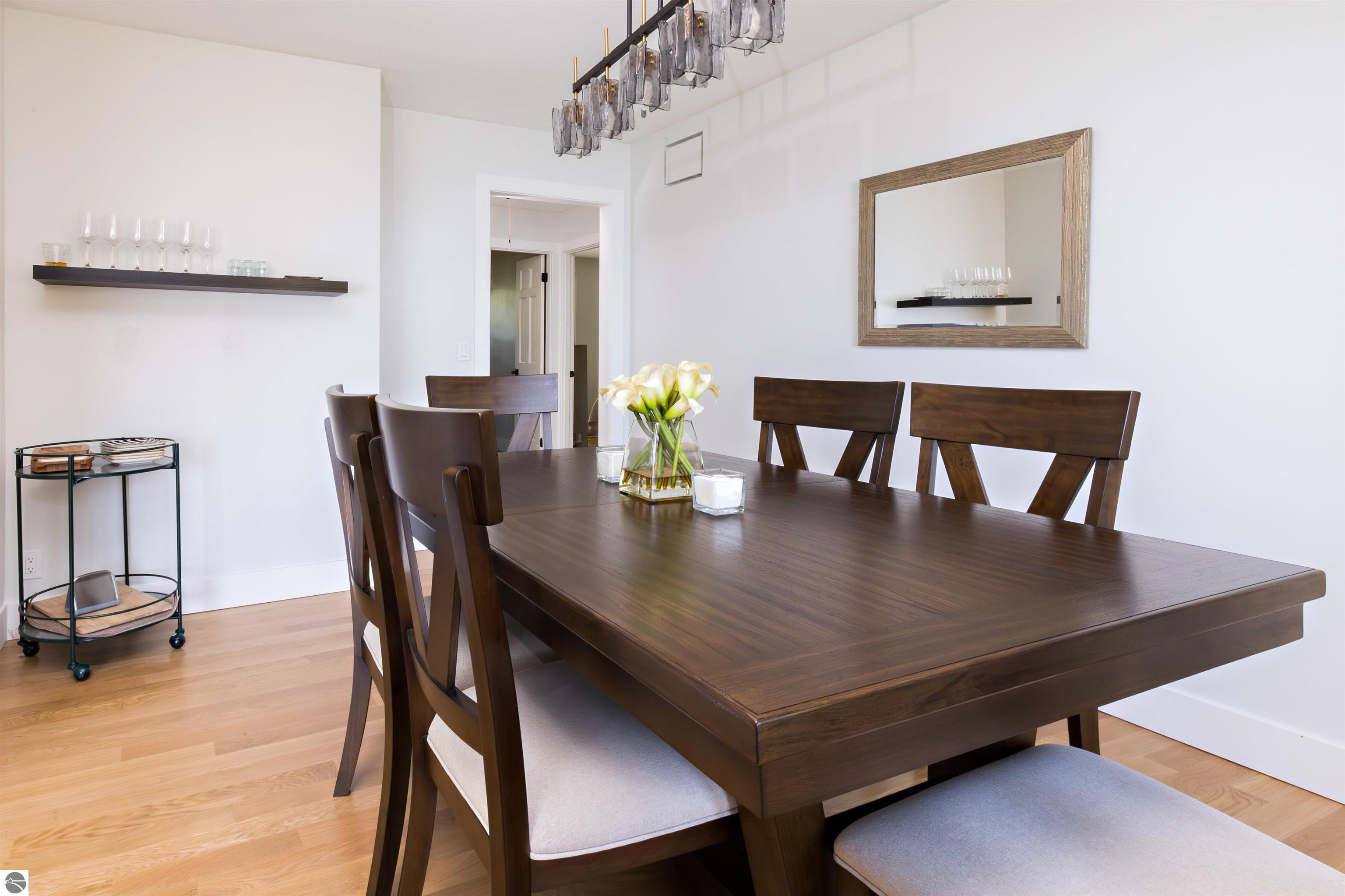 8112 Lakeside Trail