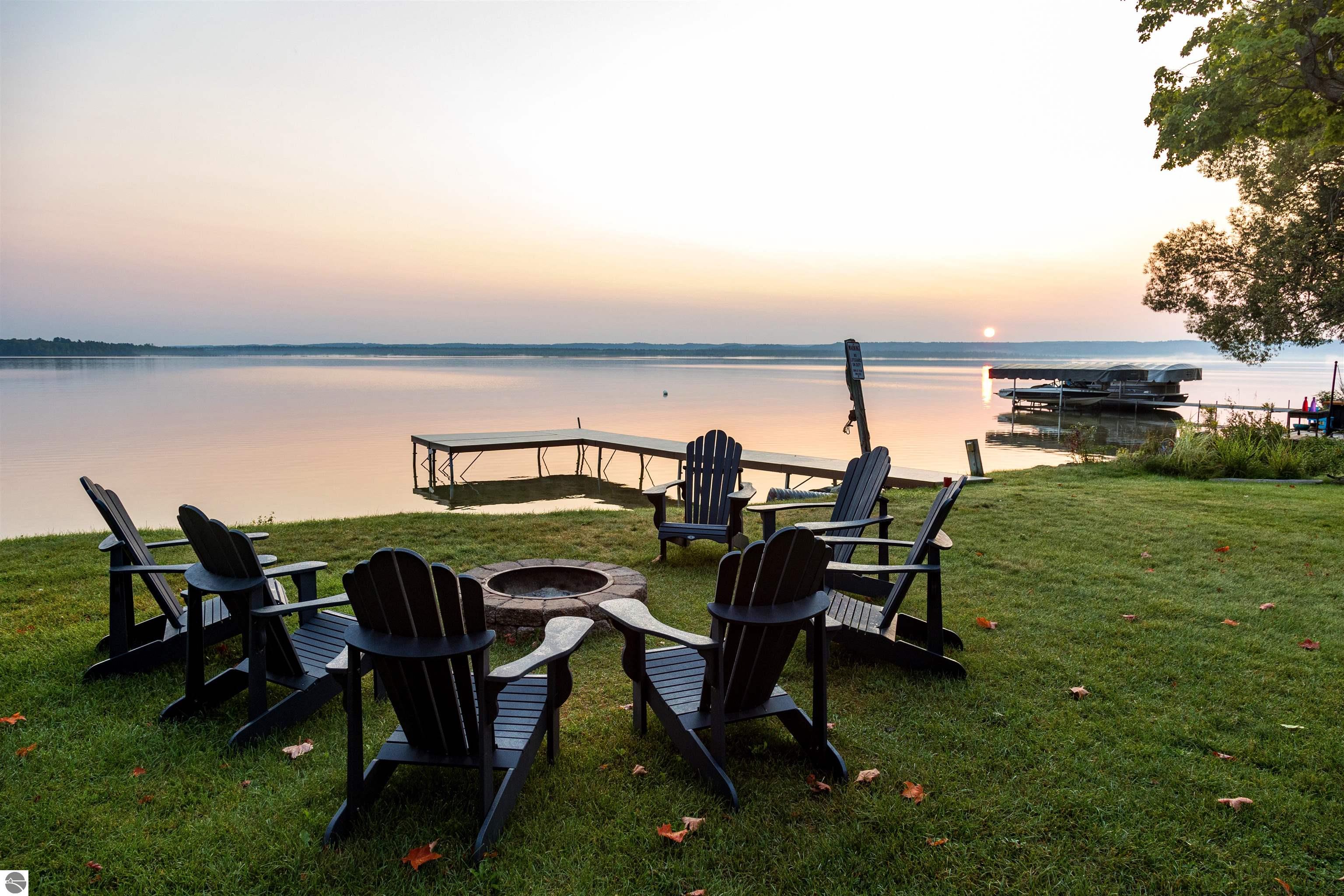 8112 Lakeside Trail