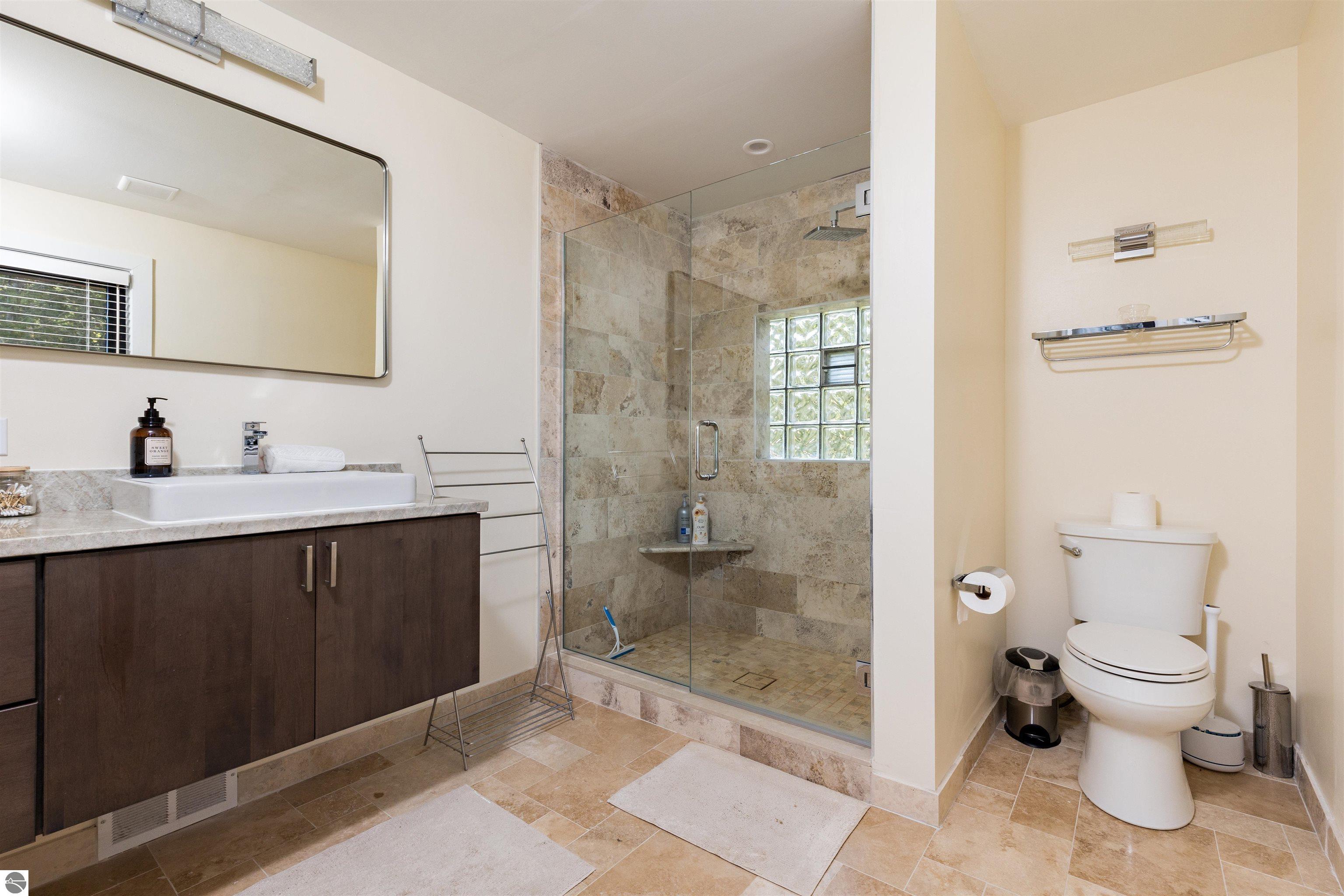 8112 Lakeside Trail