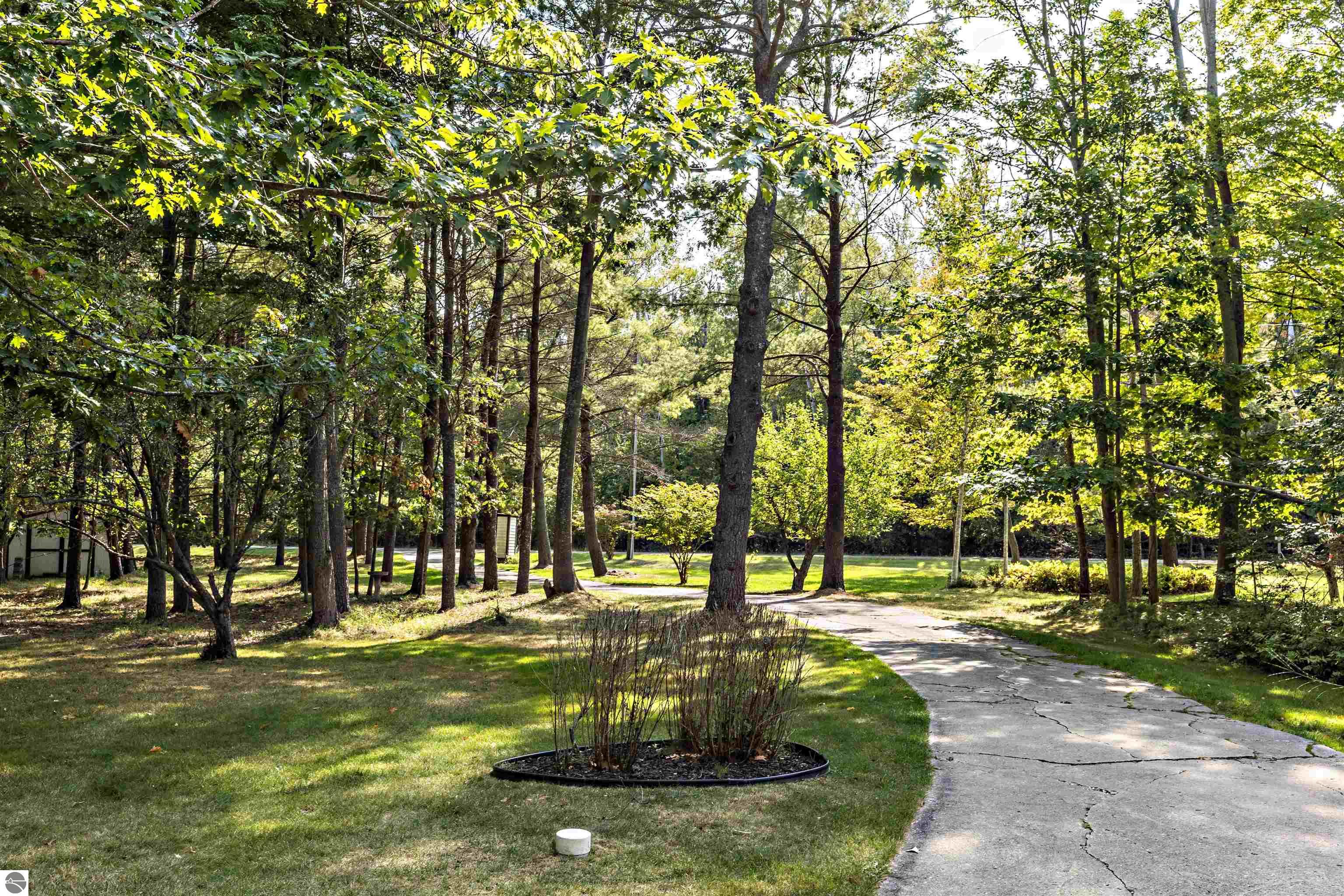 8112 Lakeside Trail