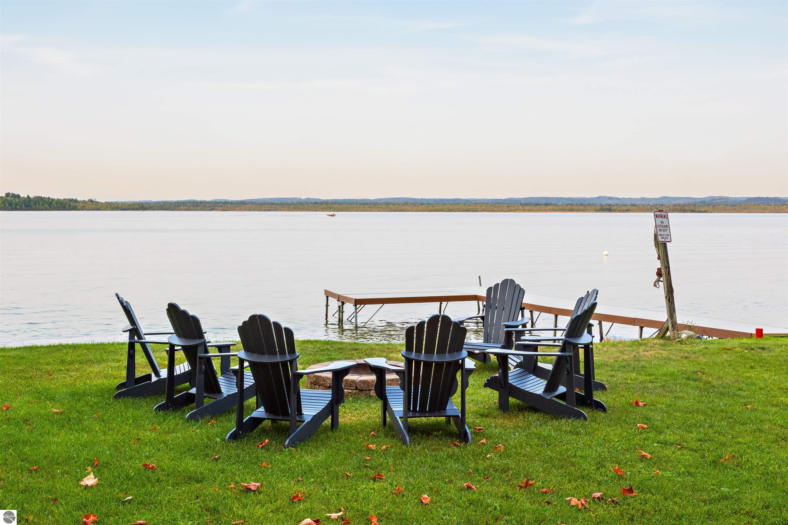 8112 Lakeside Trail