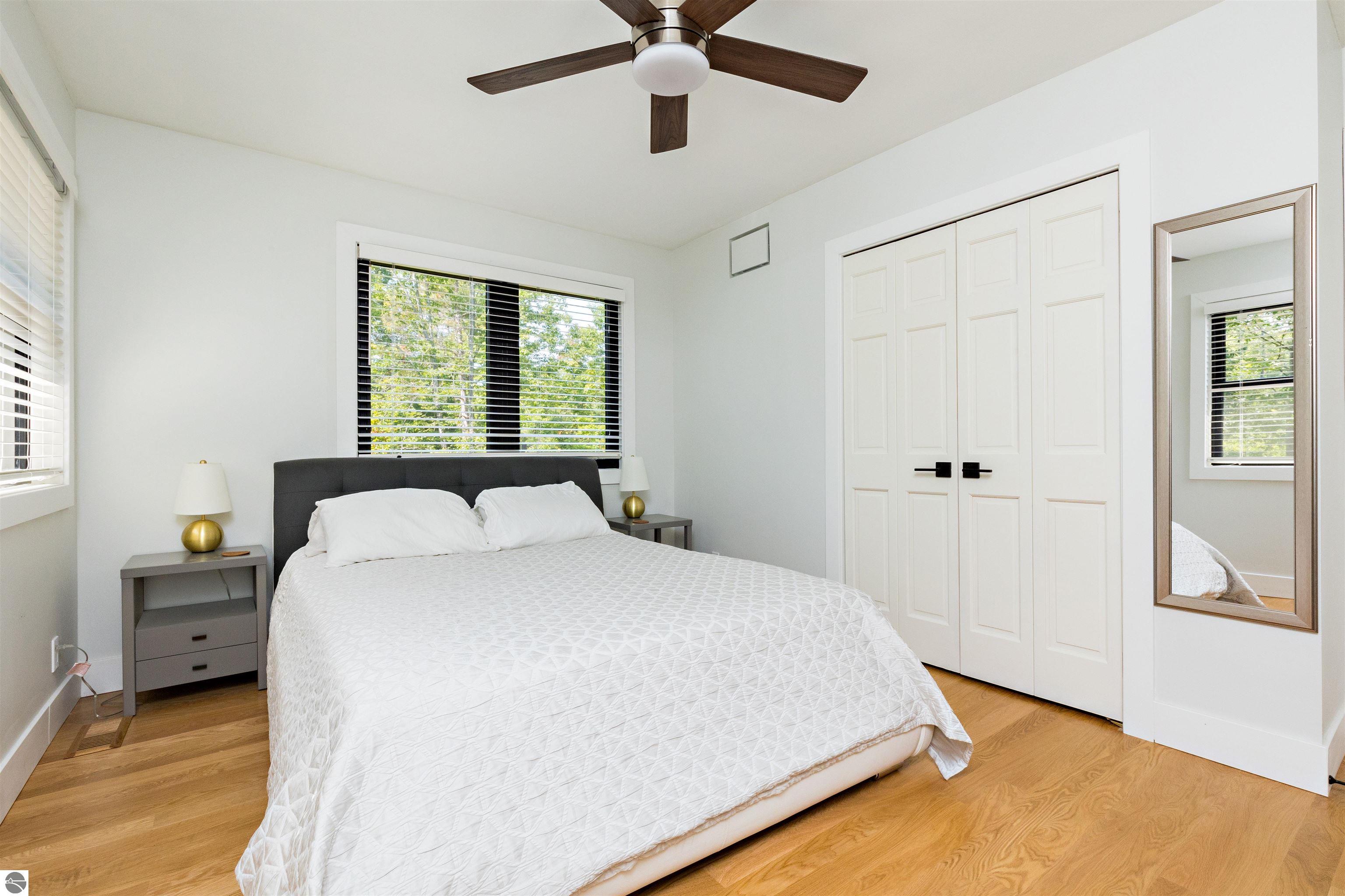 8112 Lakeside Trail