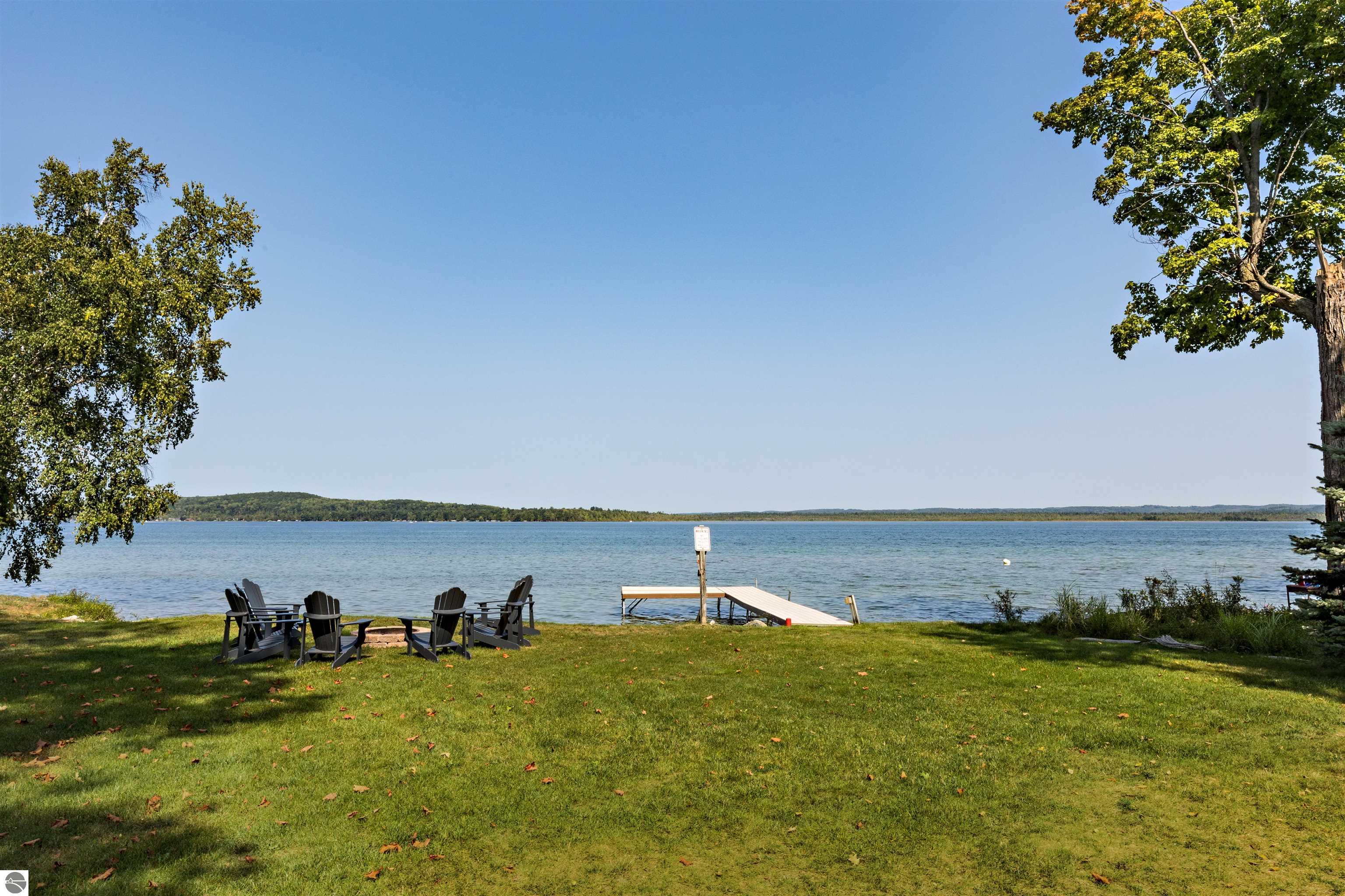 8112 Lakeside Trail