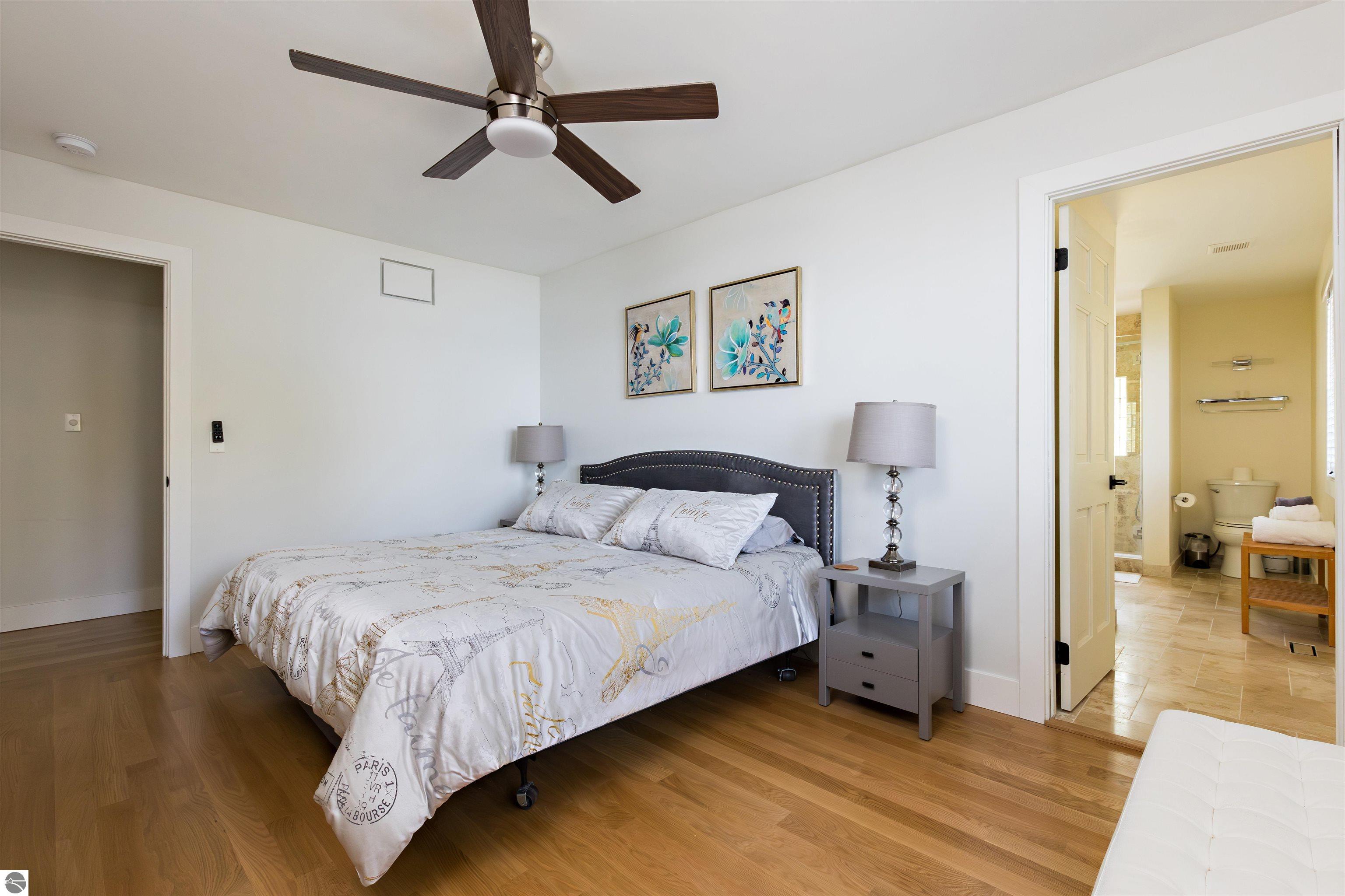8112 Lakeside Trail