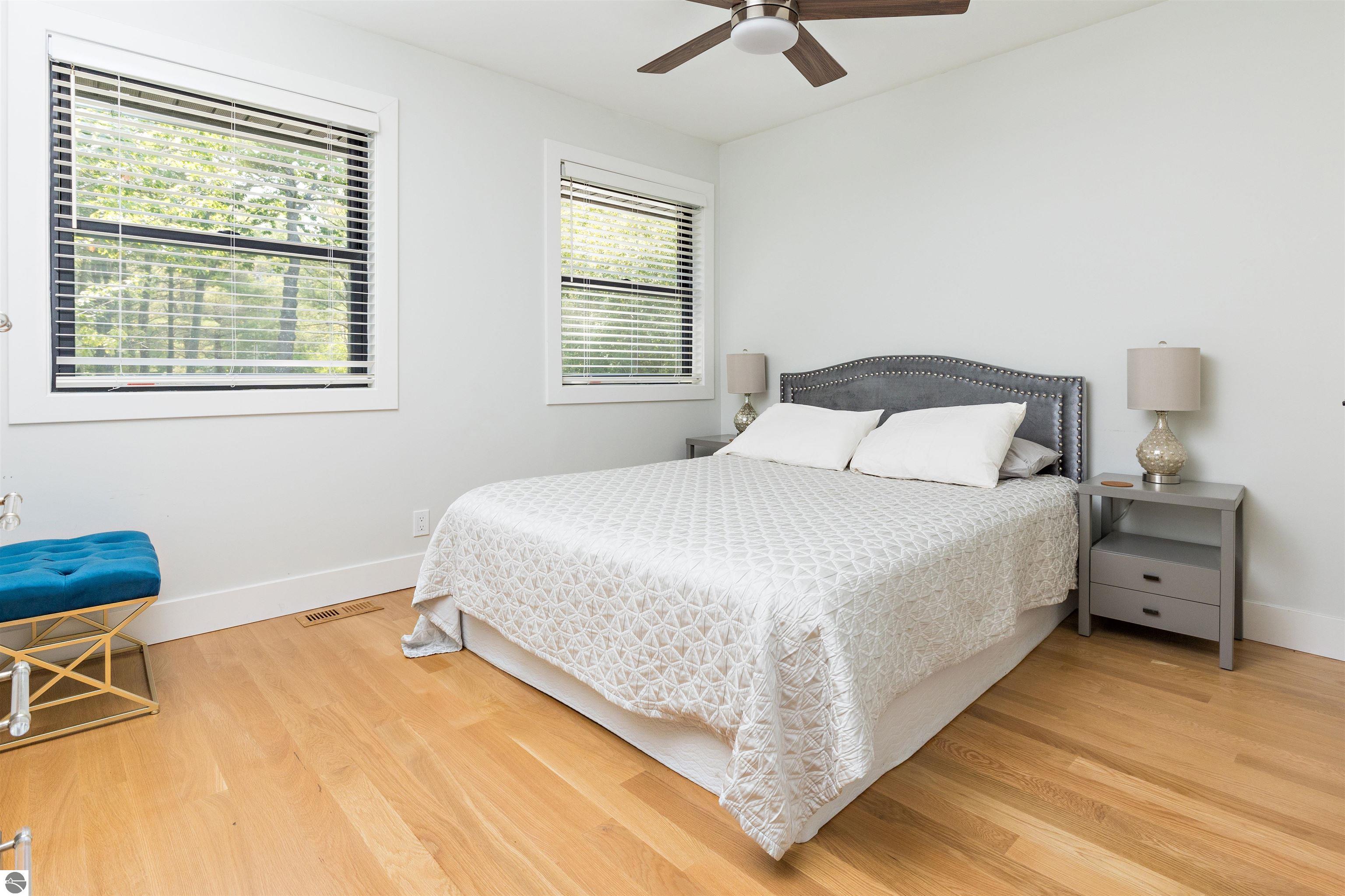 8112 Lakeside Trail