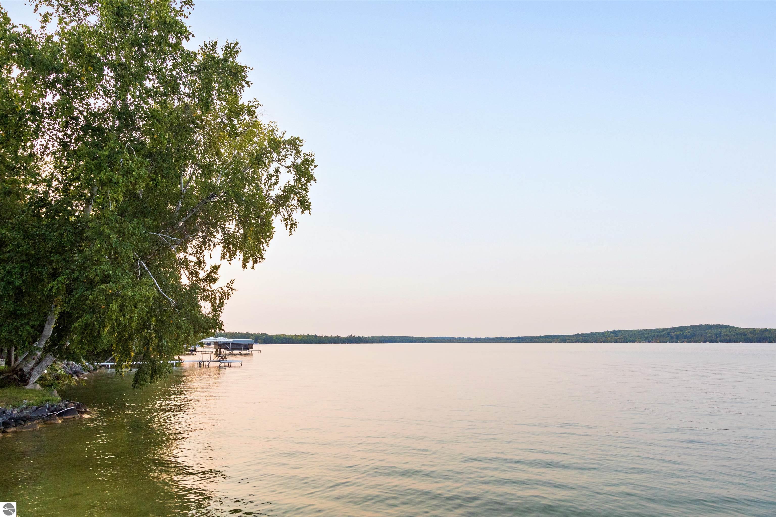 8112 Lakeside Trail