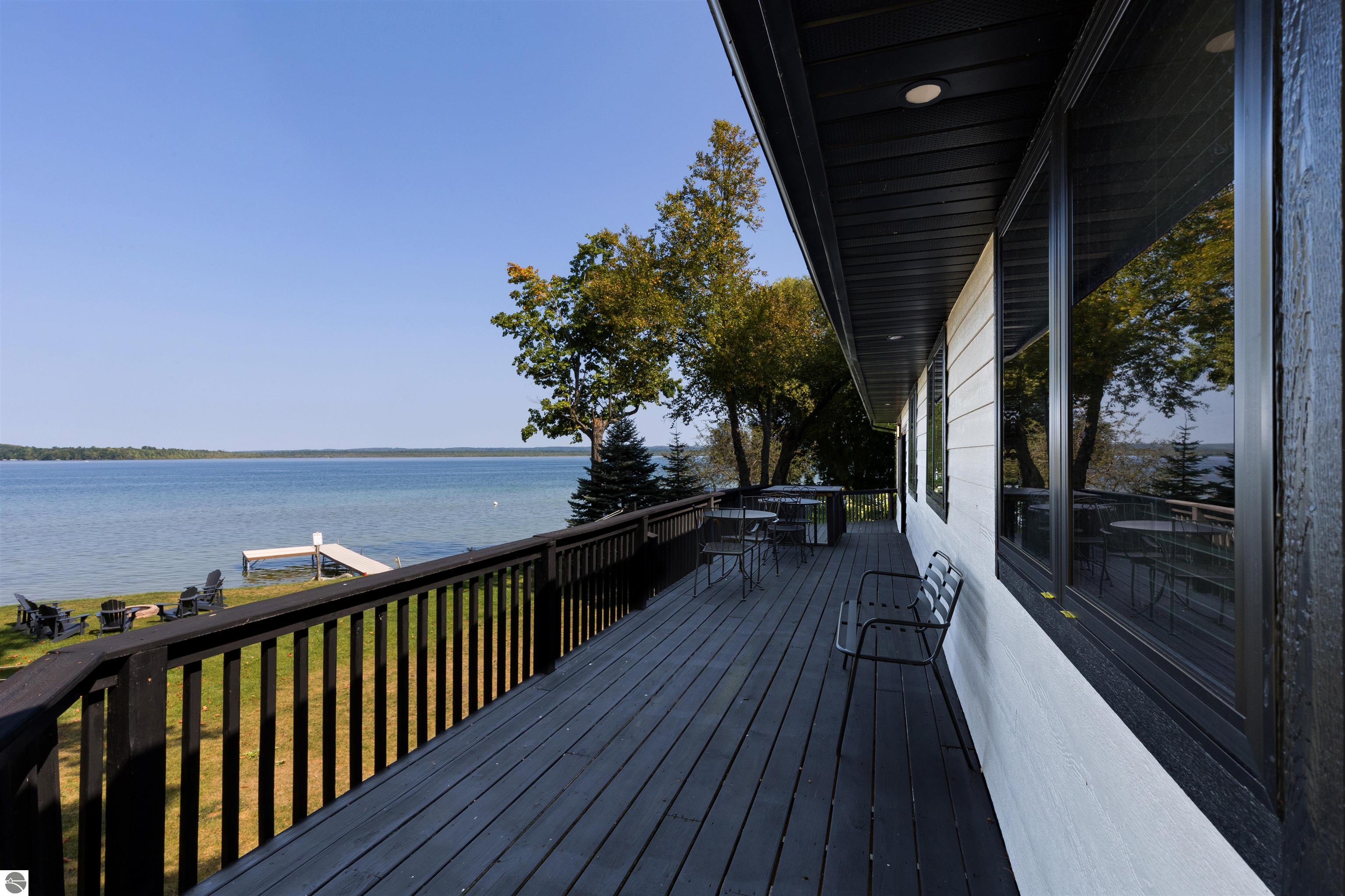 8112 Lakeside Trail