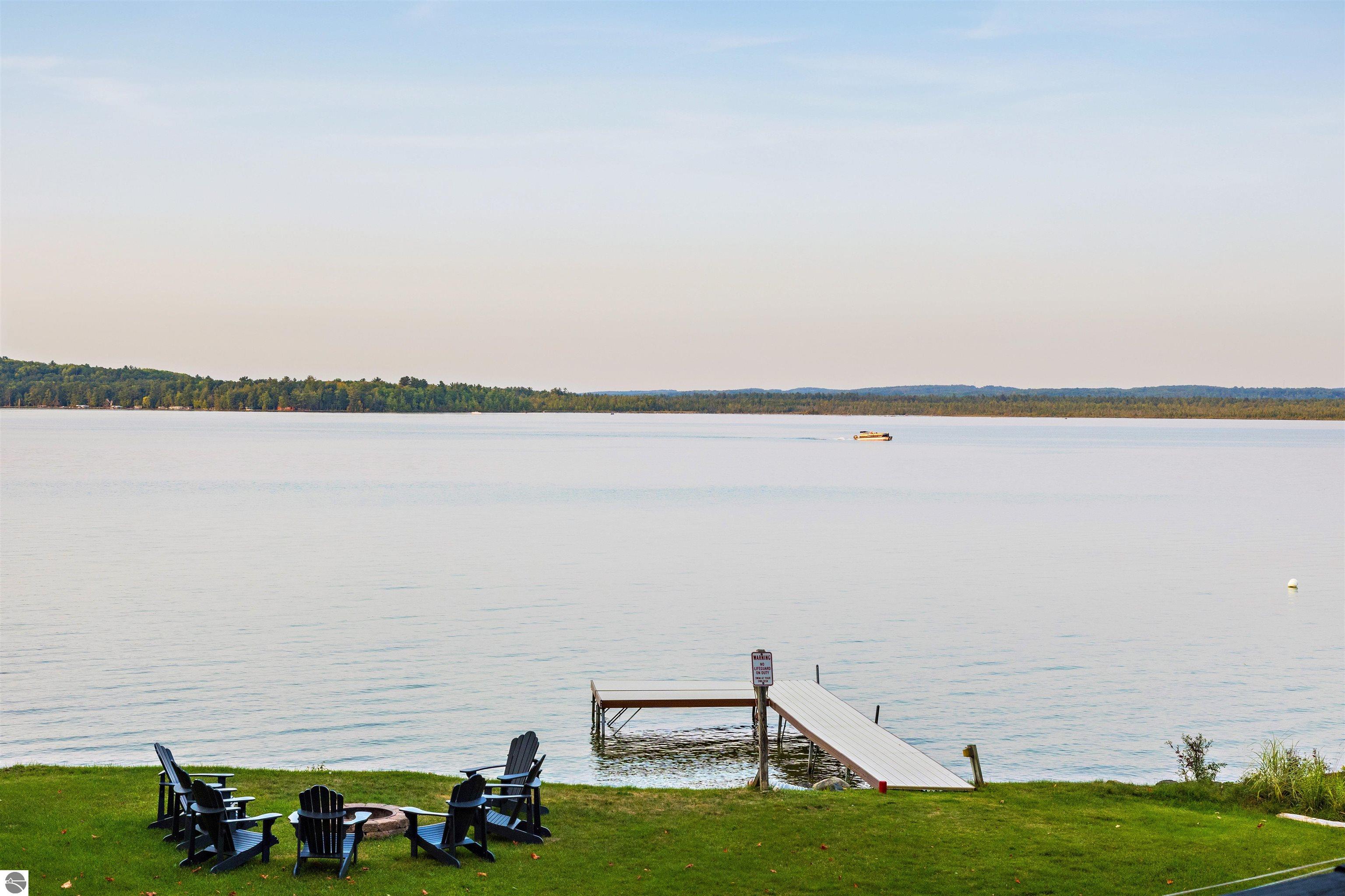 8112 Lakeside Trail