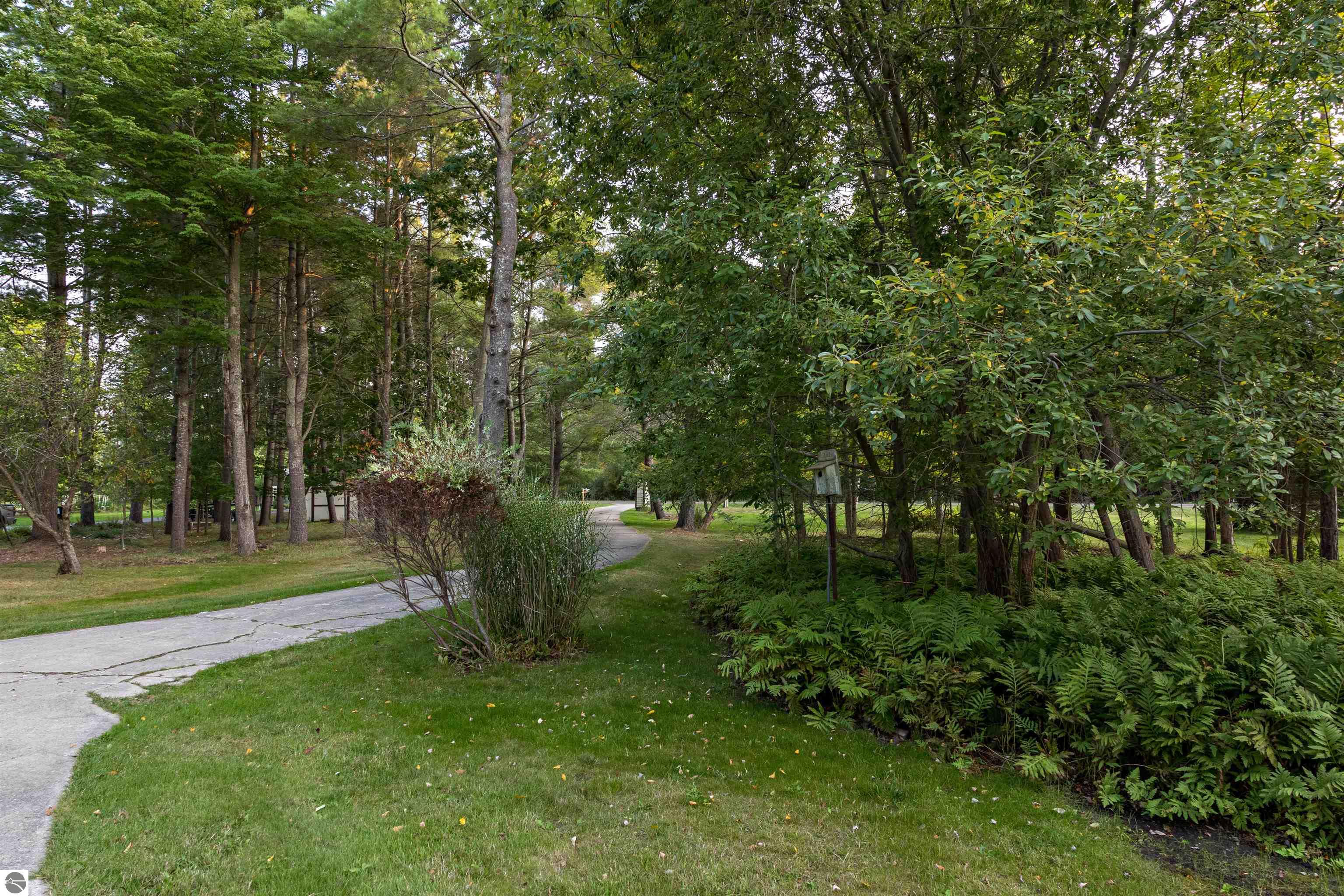 8112 Lakeside Trail