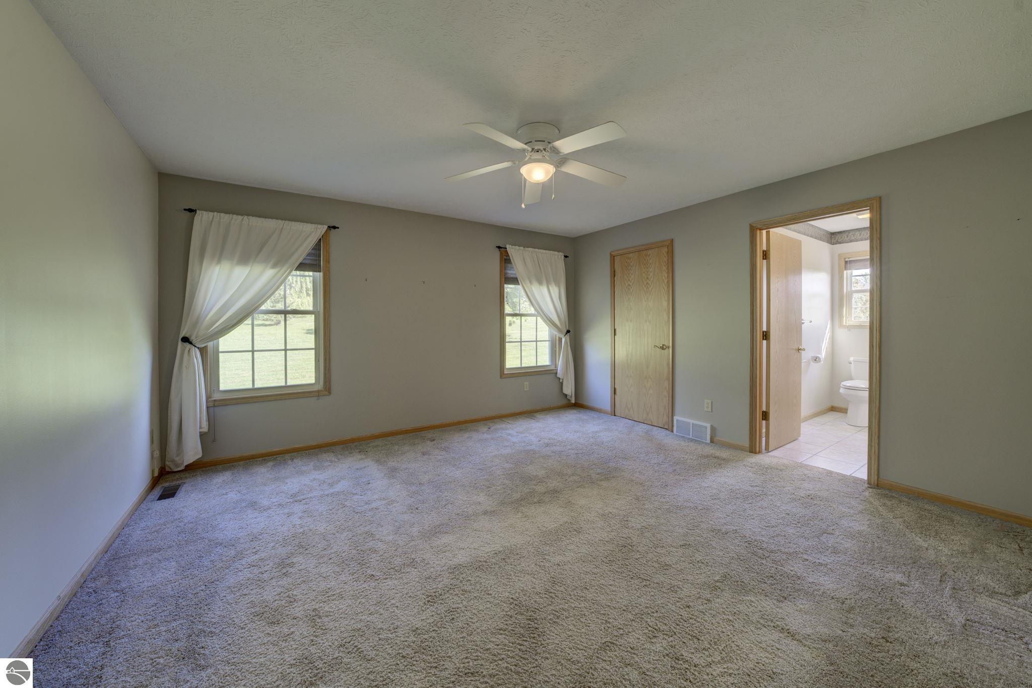 11124 E Meadow View Drive