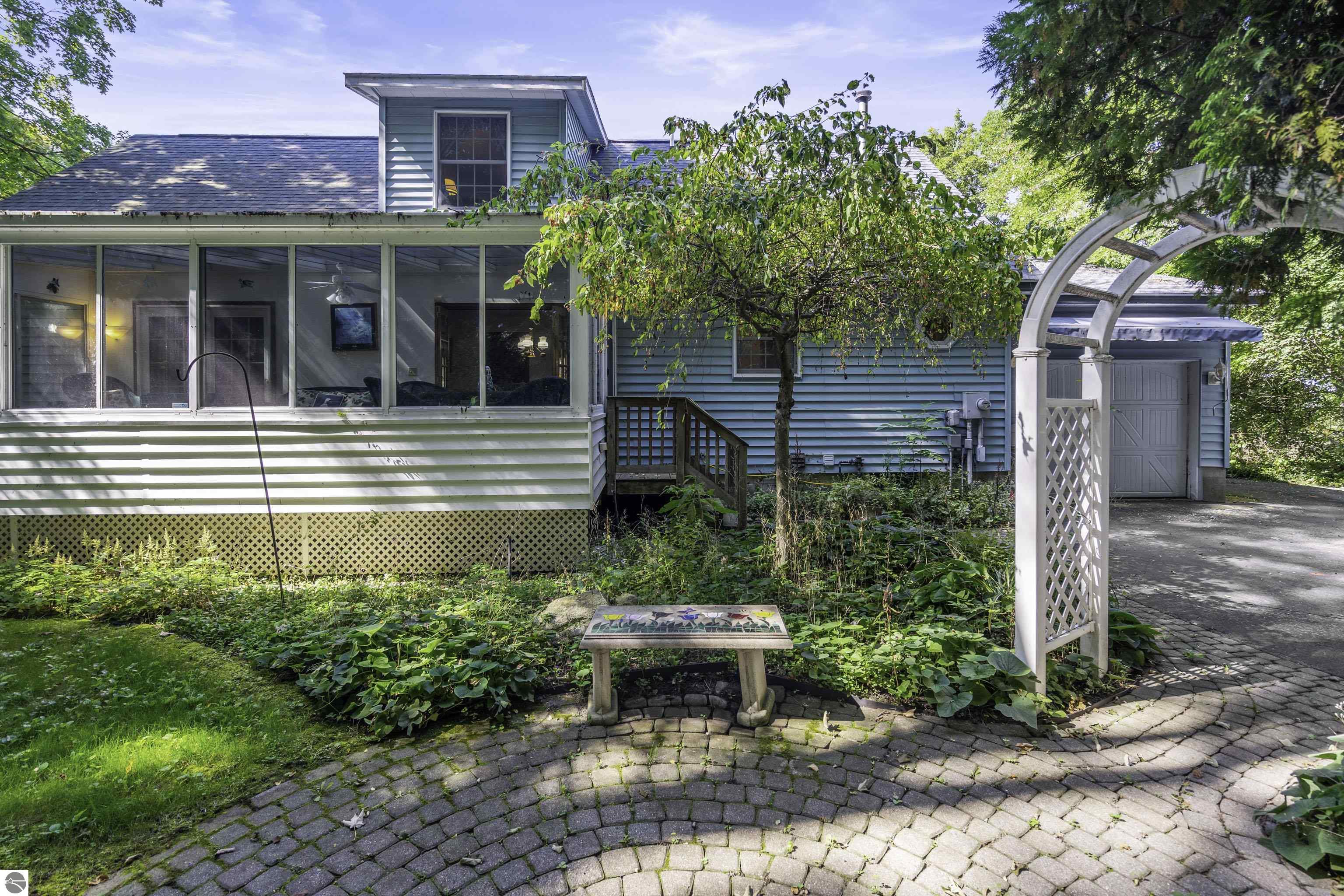 11332 Peninsula Drive