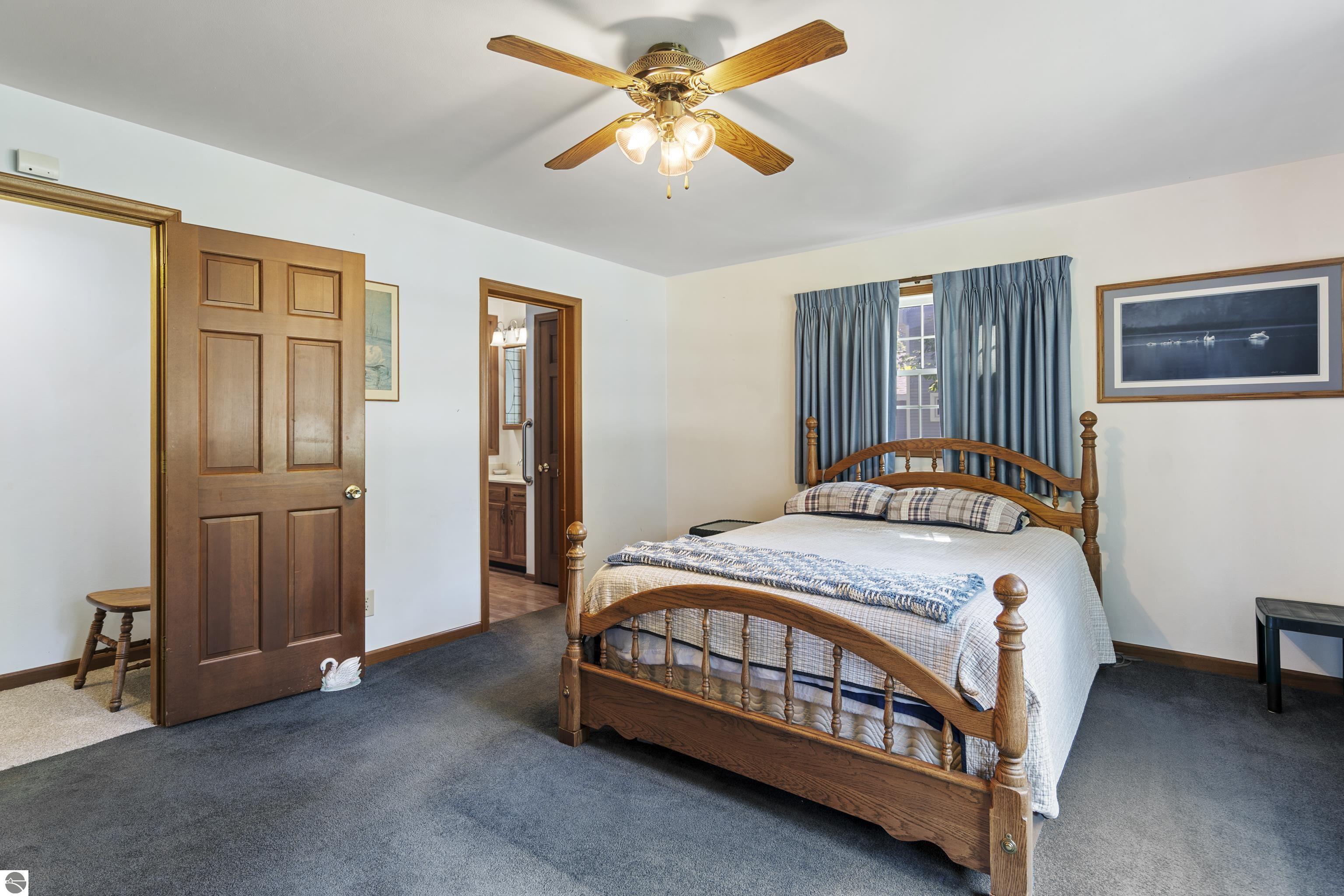 11332 Peninsula Drive