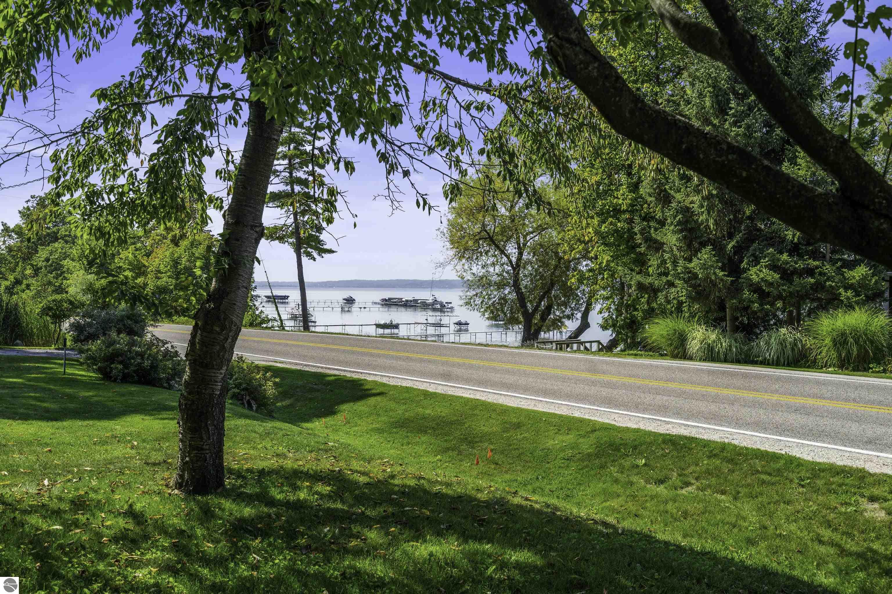 11332 Peninsula Drive