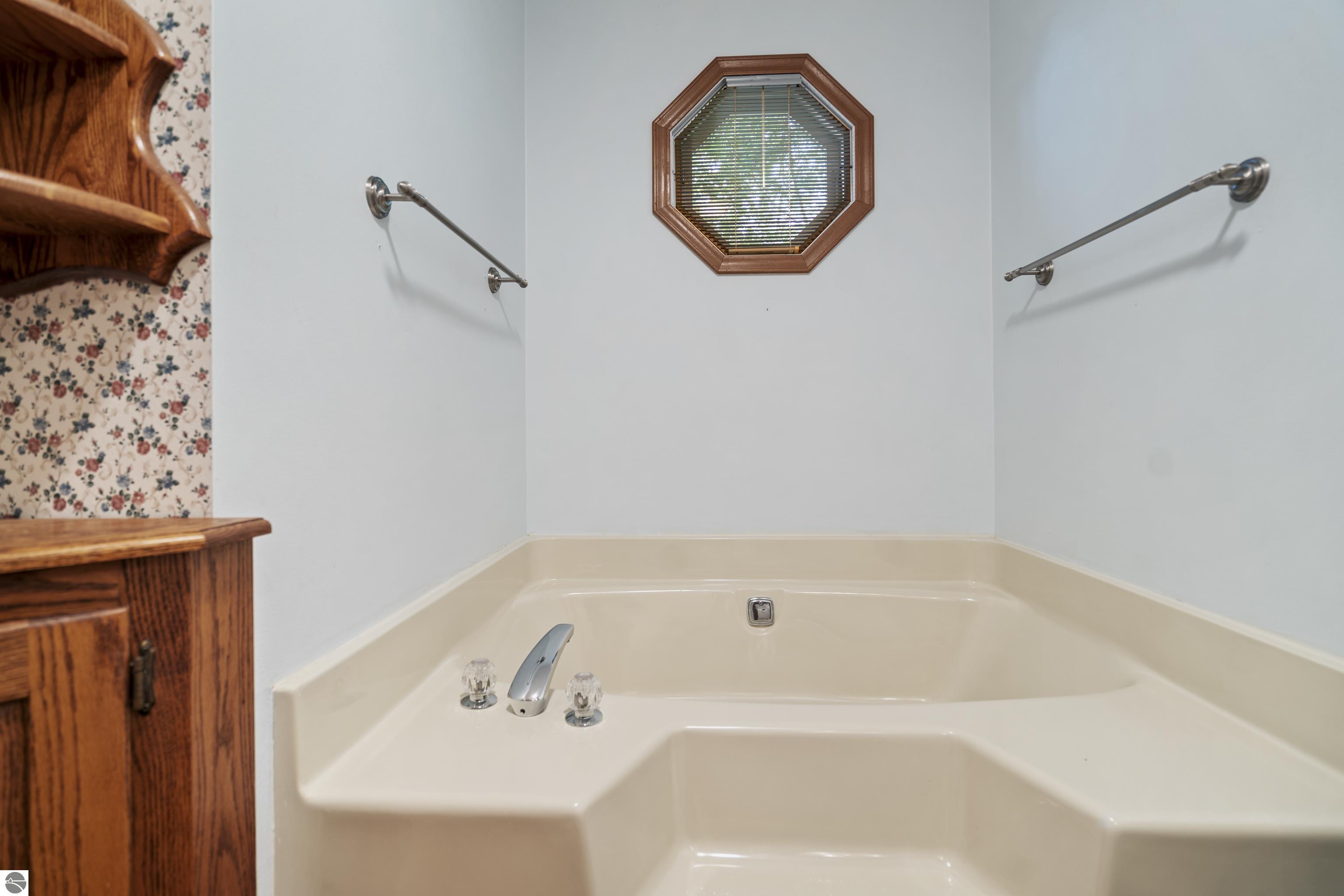 11332 Peninsula Drive