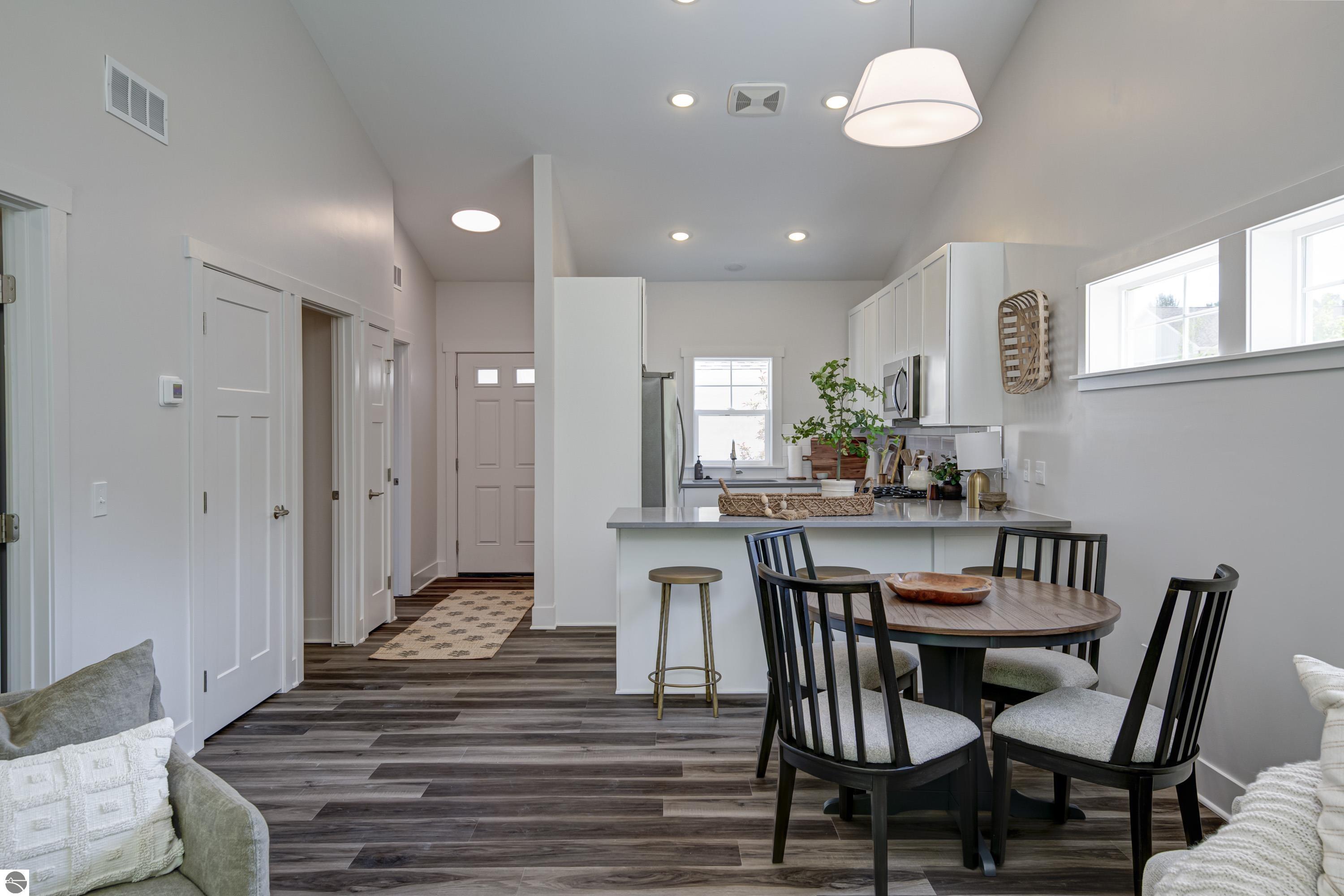 1548 Simsbury Street # 10