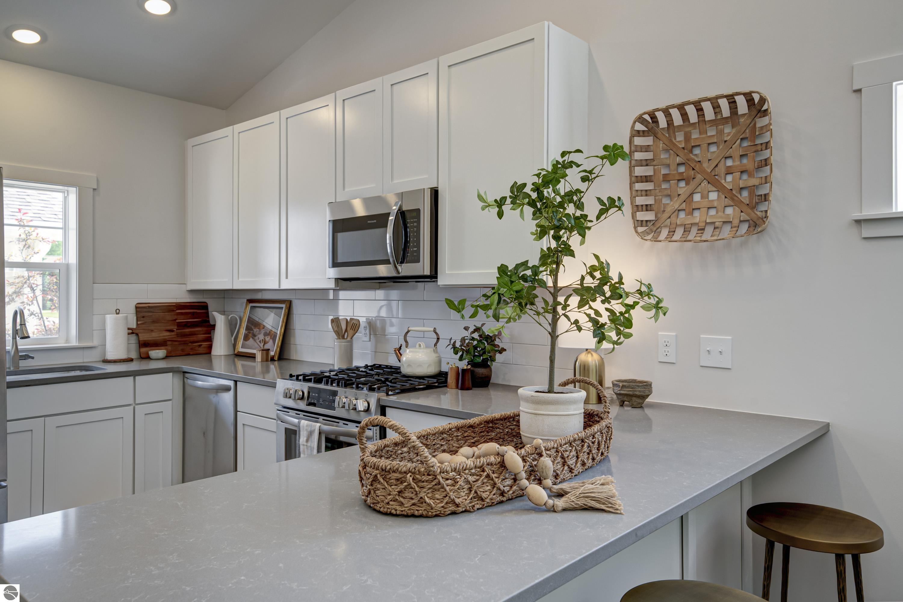 1548 Simsbury Street # 10
