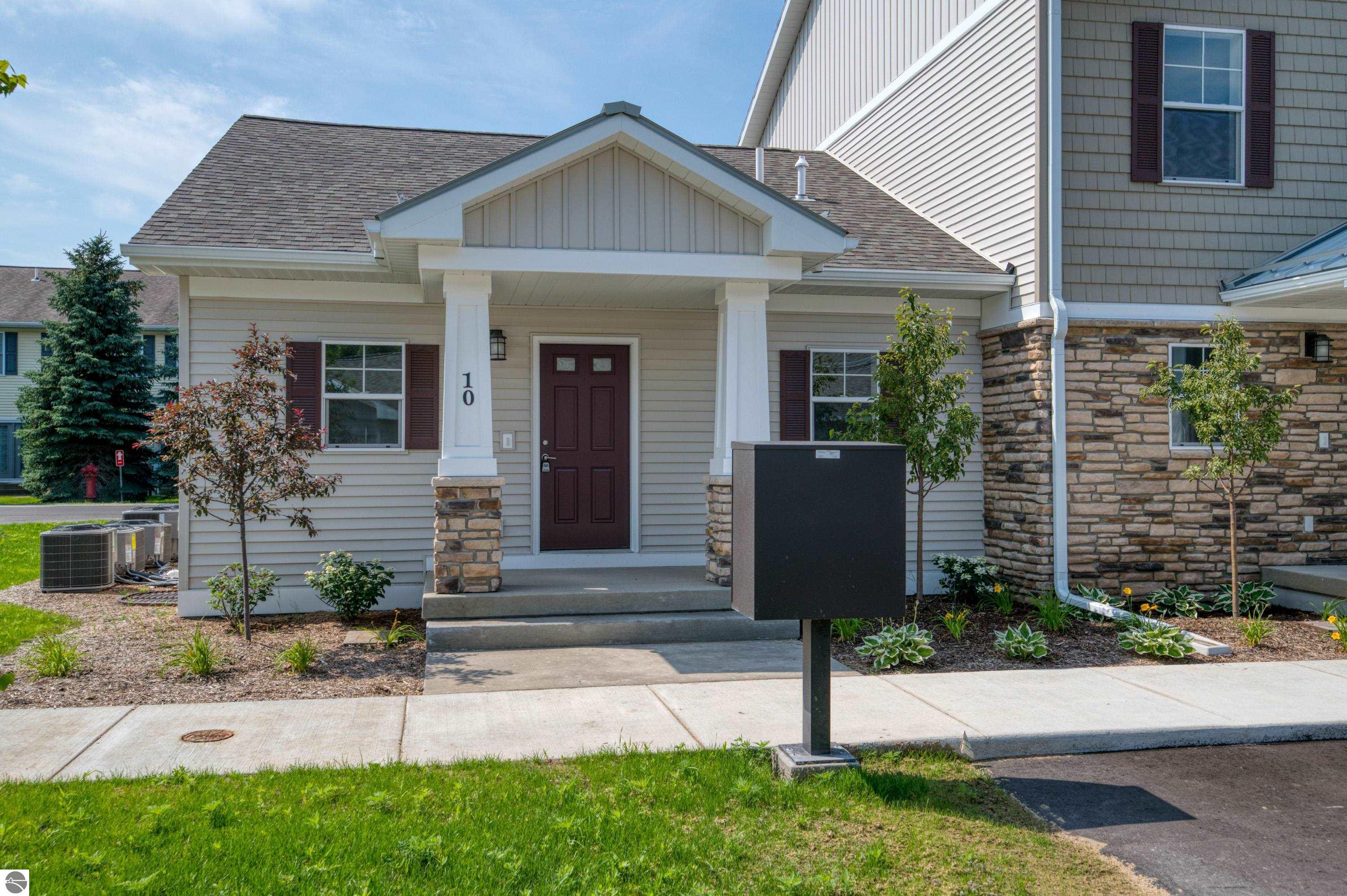 1548 Simsbury Street # 10