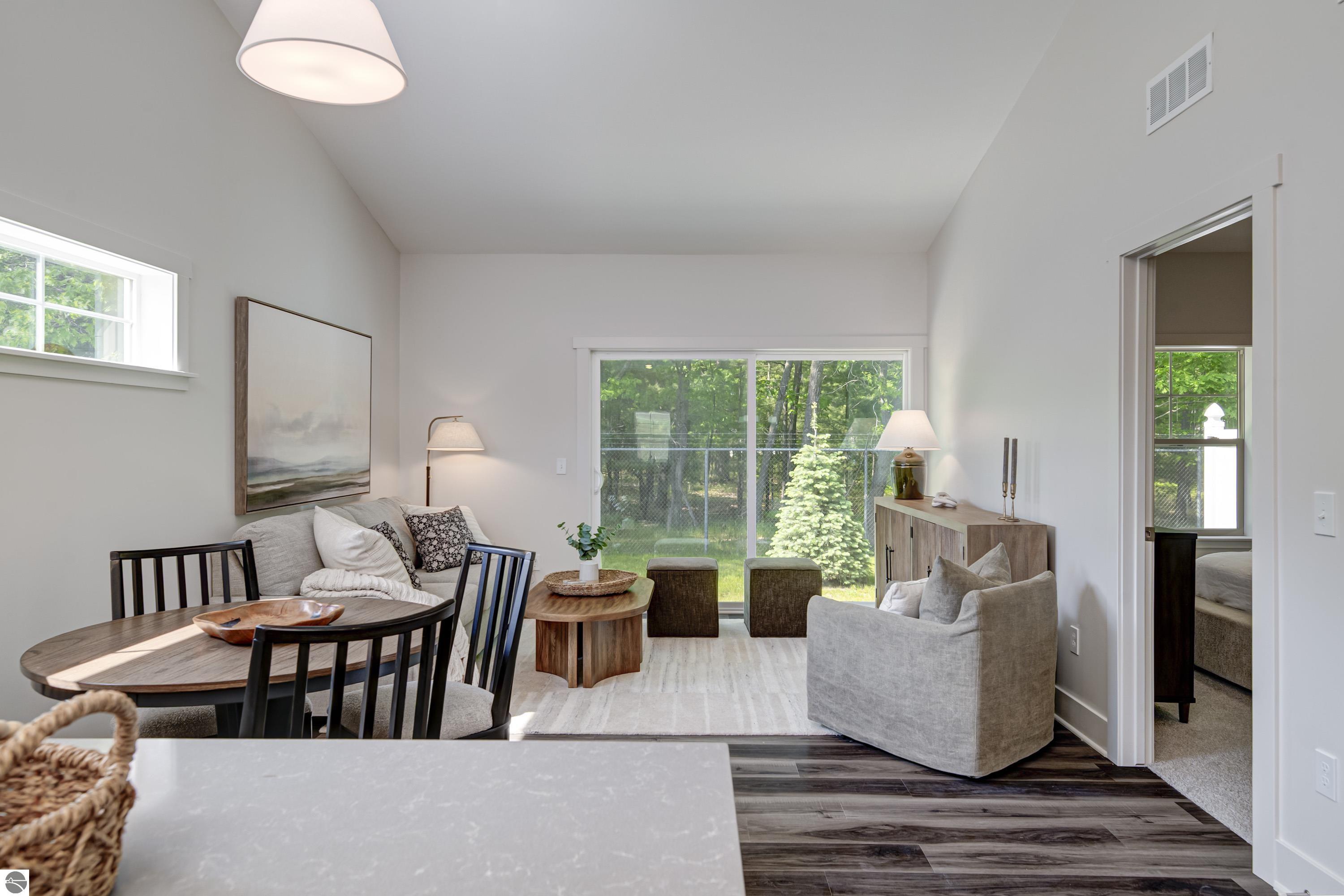 1548 Simsbury Street # 10