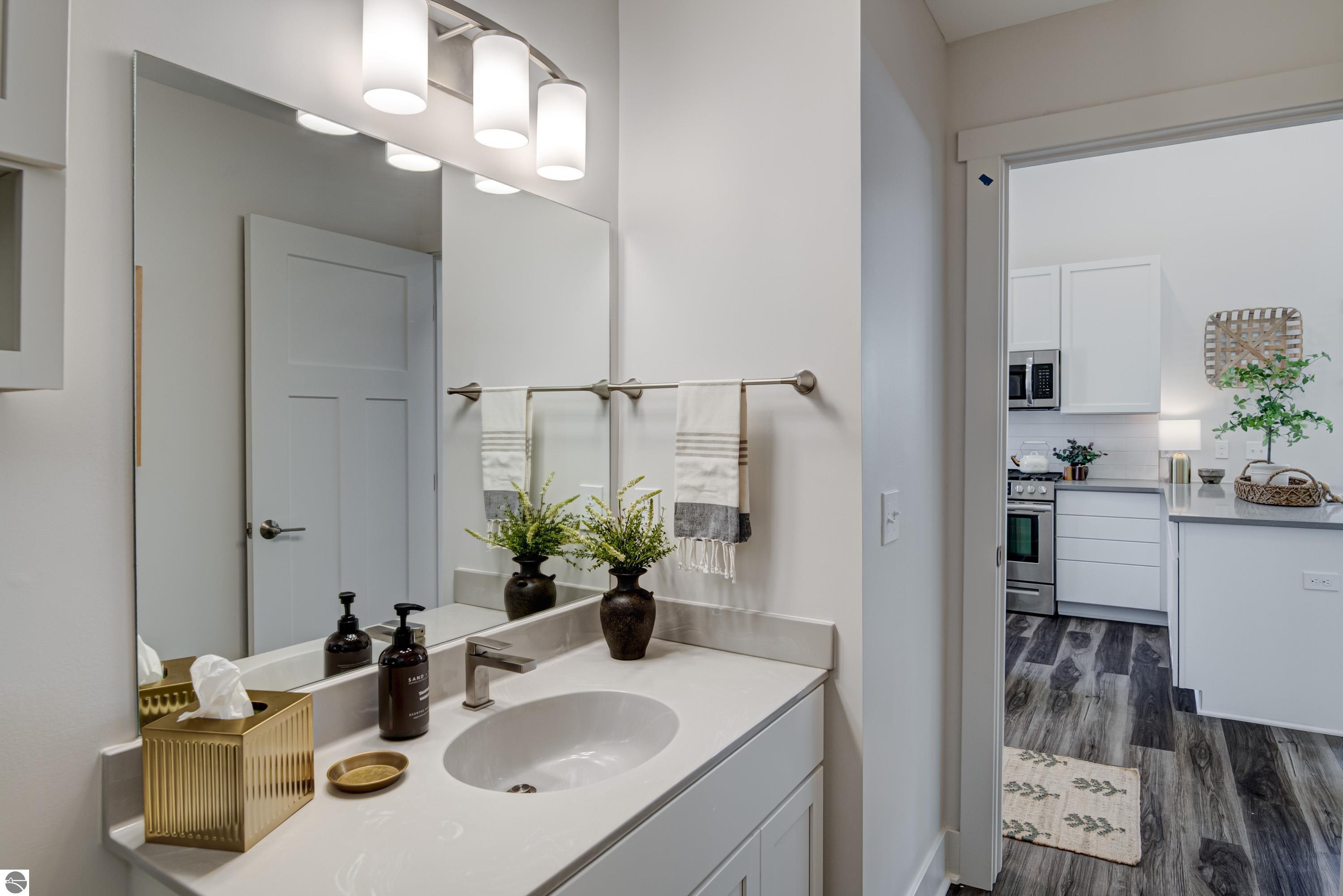 1548 Simsbury Street # 10