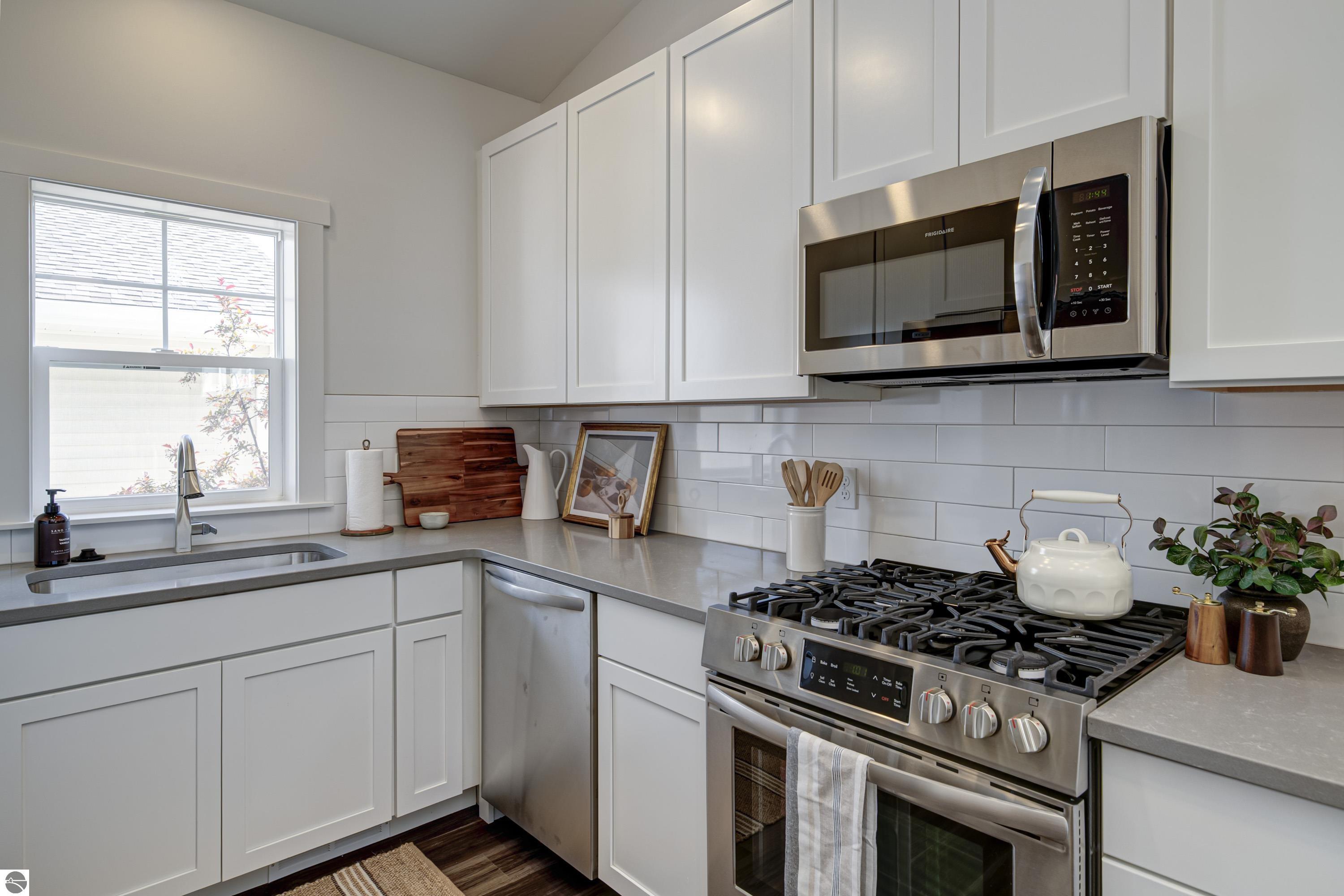 1548 Simsbury Street # 10