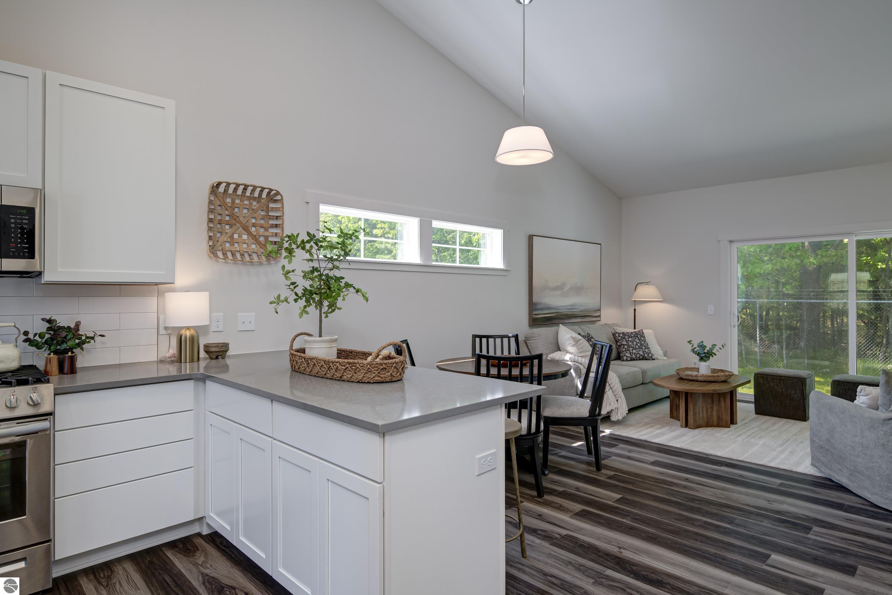 1548 Simsbury Street # 10