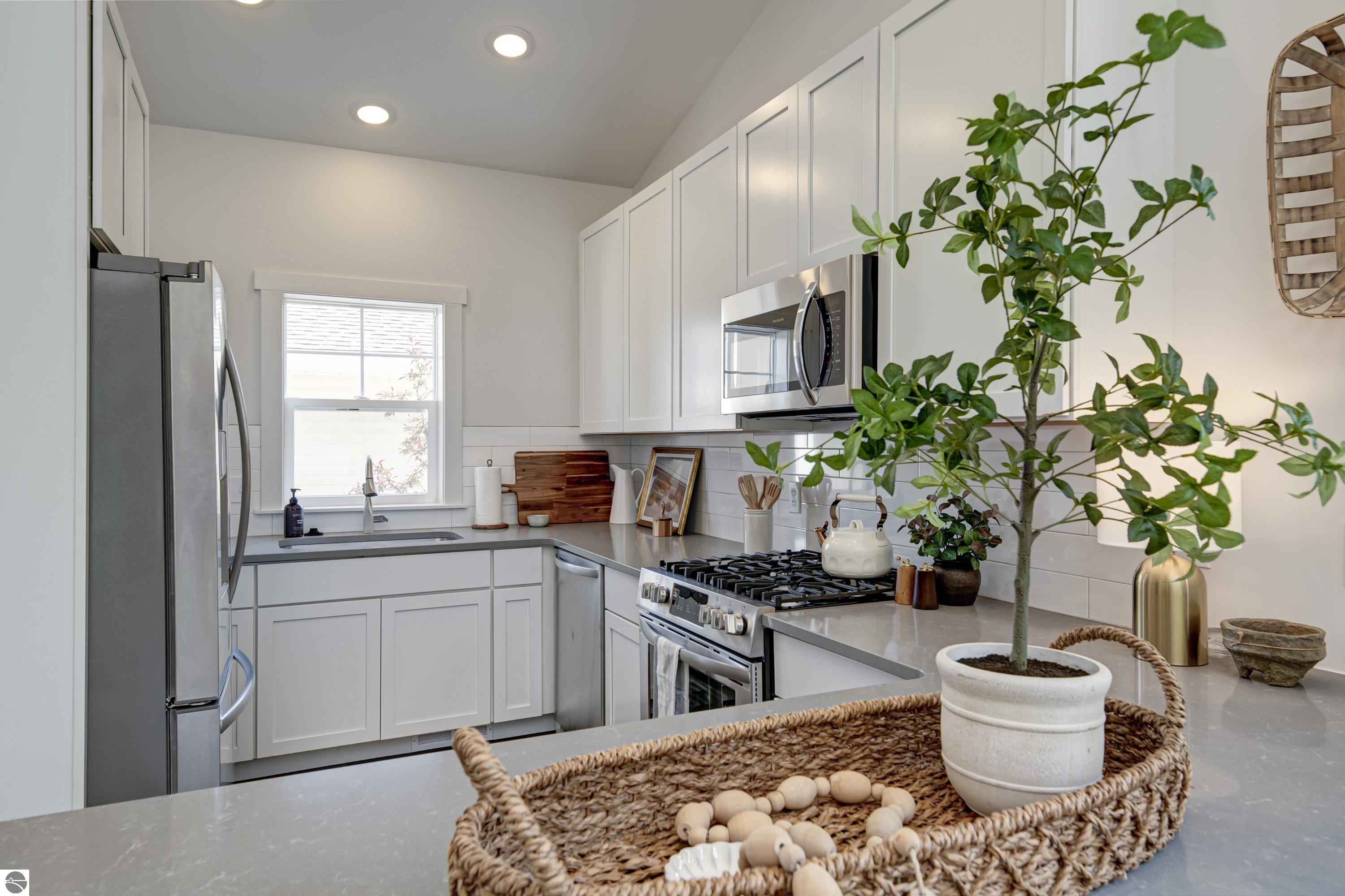 1548 Simsbury Street # 10