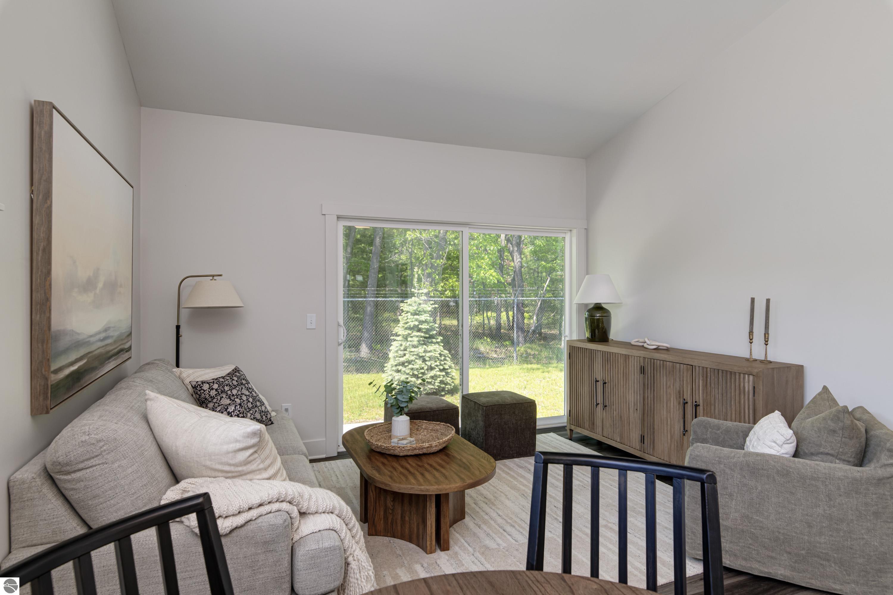 1548 Simsbury Street # 10