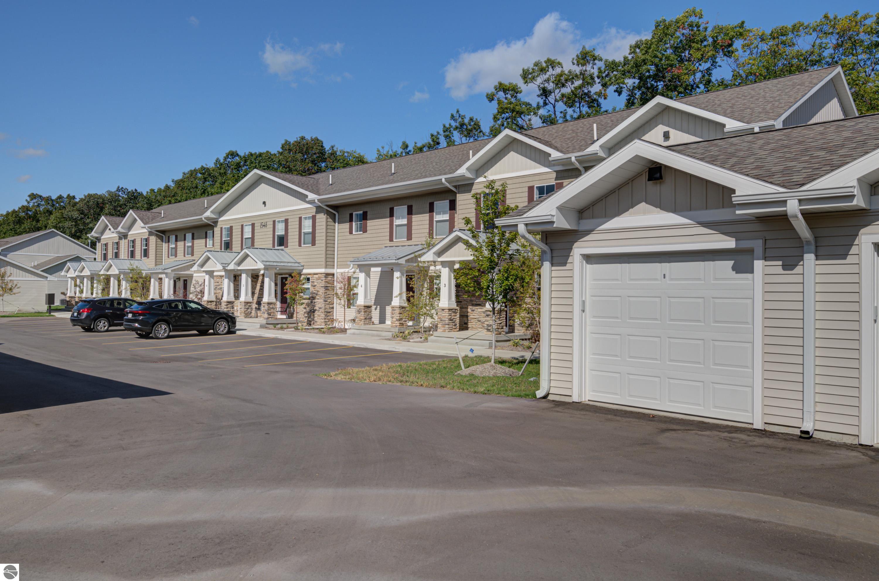 1548 Simsbury Street # 10