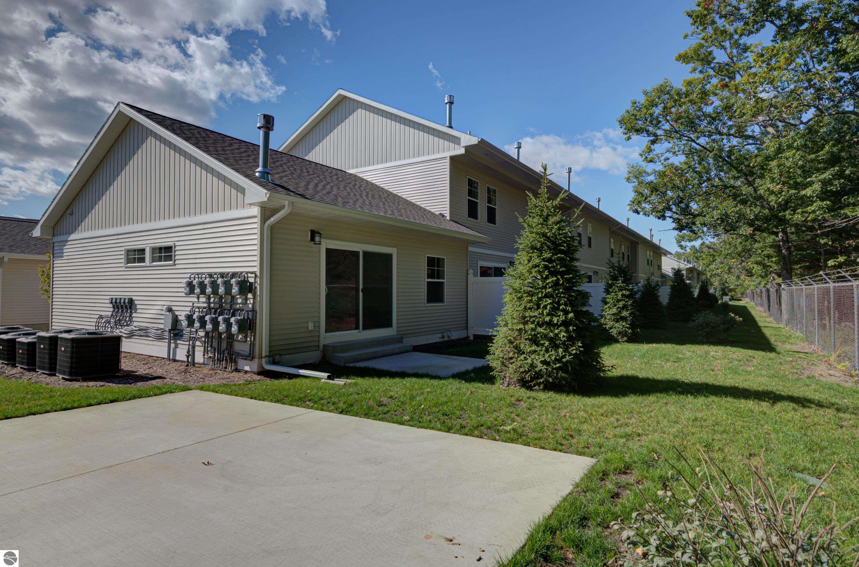 1548 Simsbury Street # 8