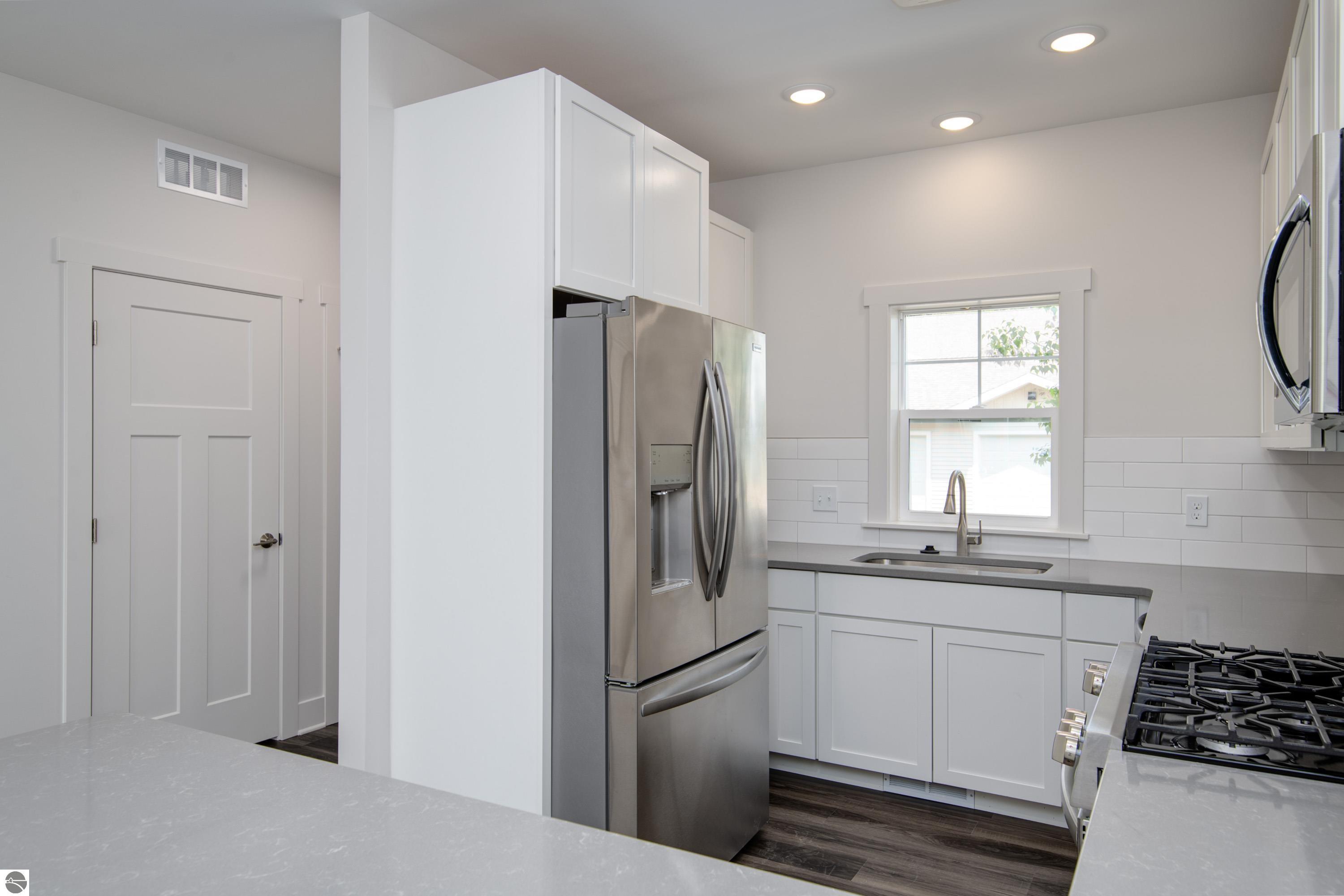 1548 Simsbury Street # 8