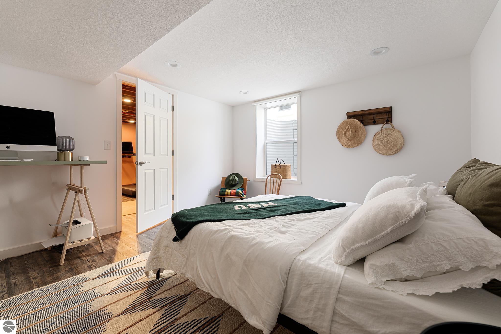 633 W Twelfth Street