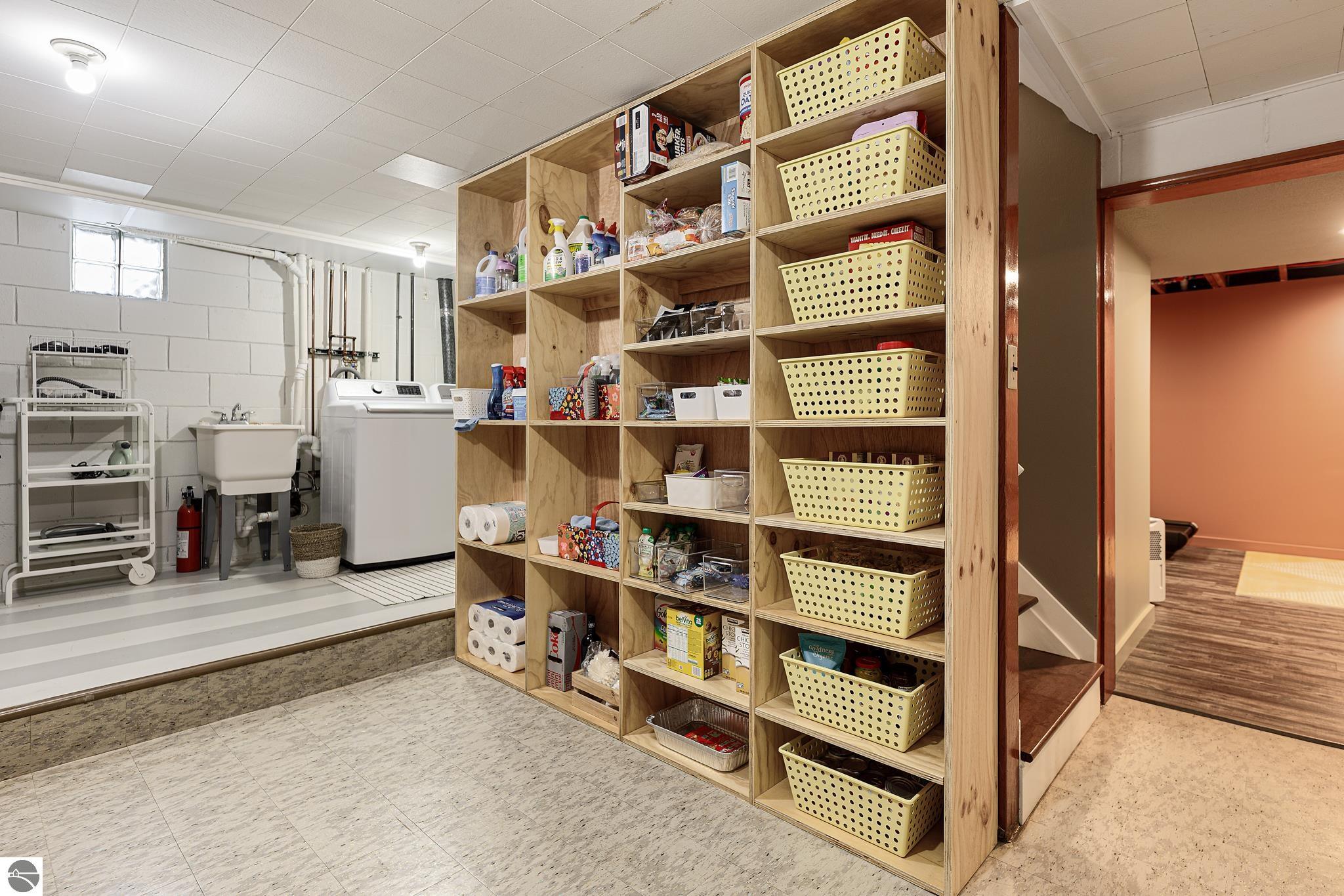 633 W Twelfth Street