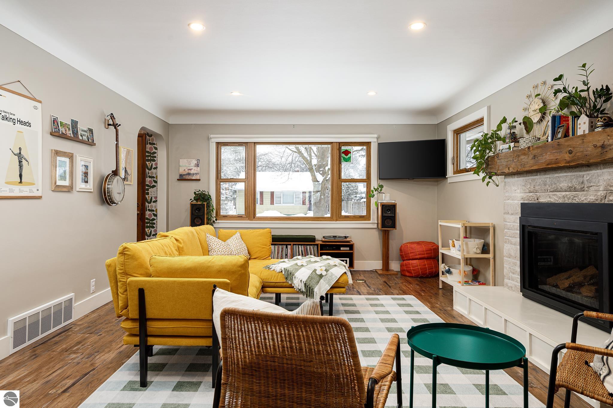 633 W Twelfth Street