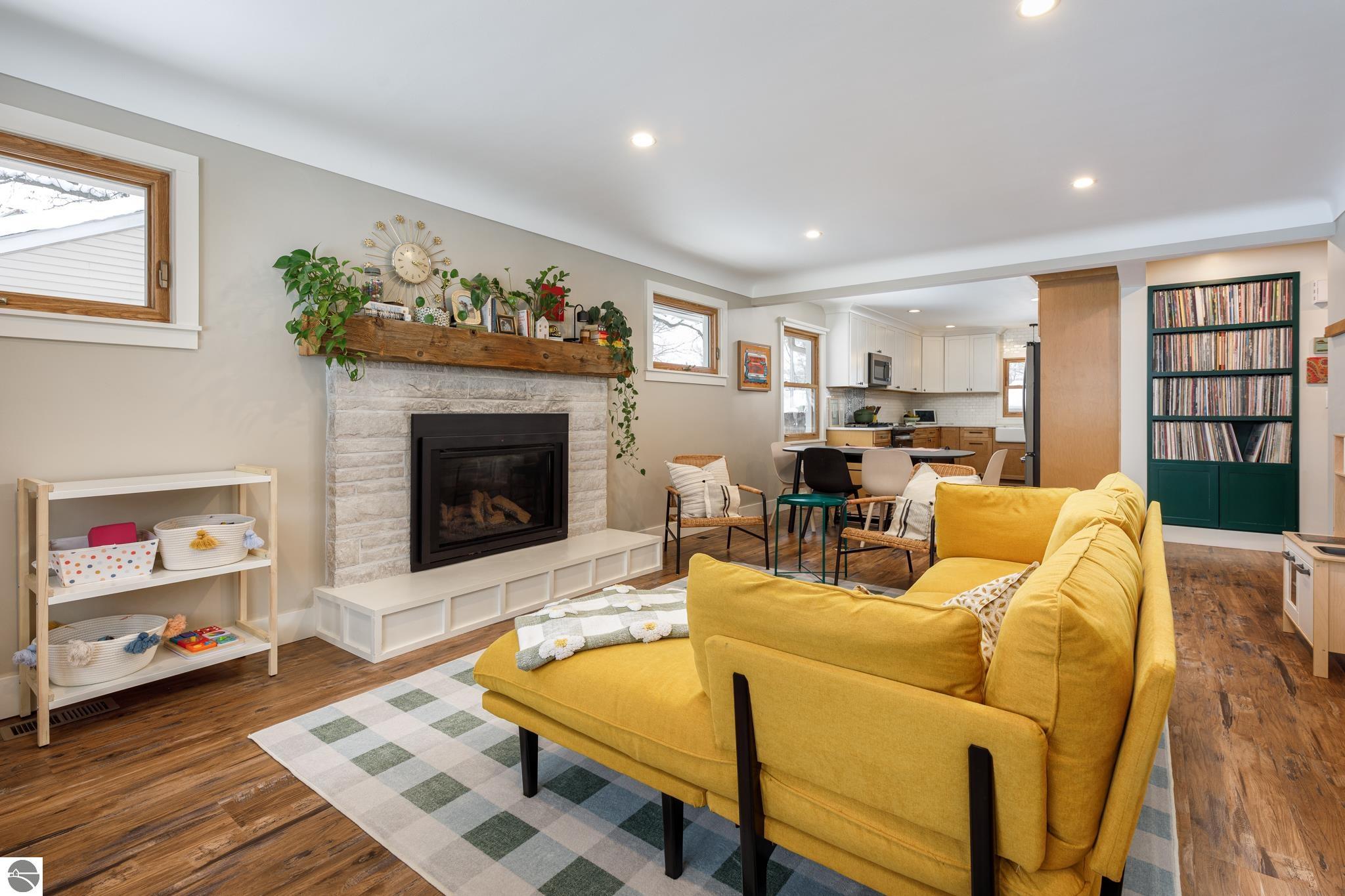 633 W Twelfth Street