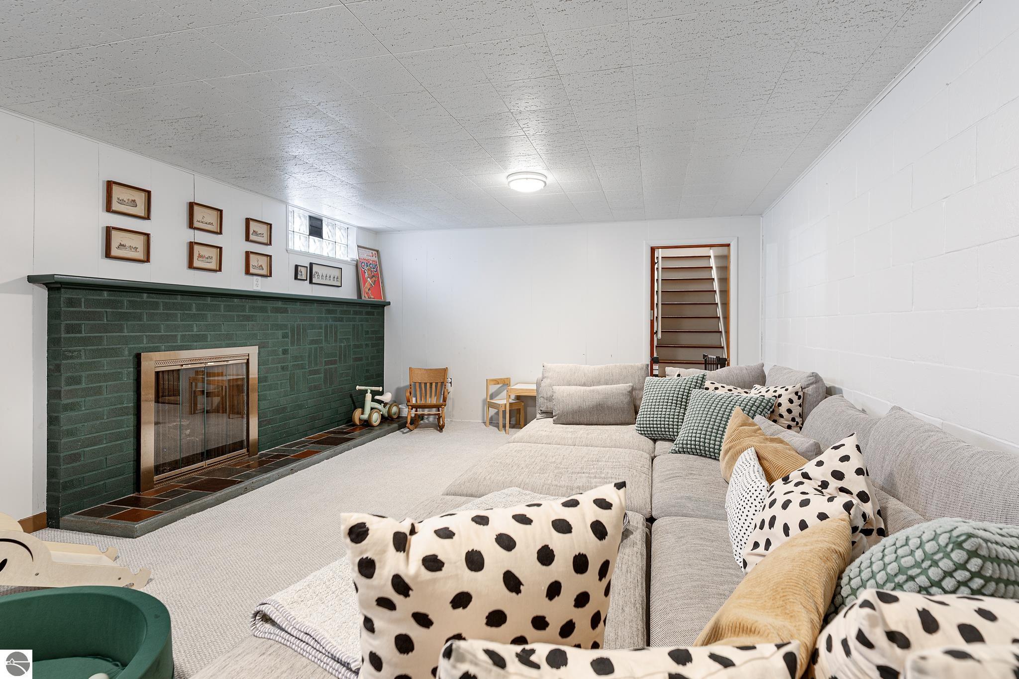 633 W Twelfth Street