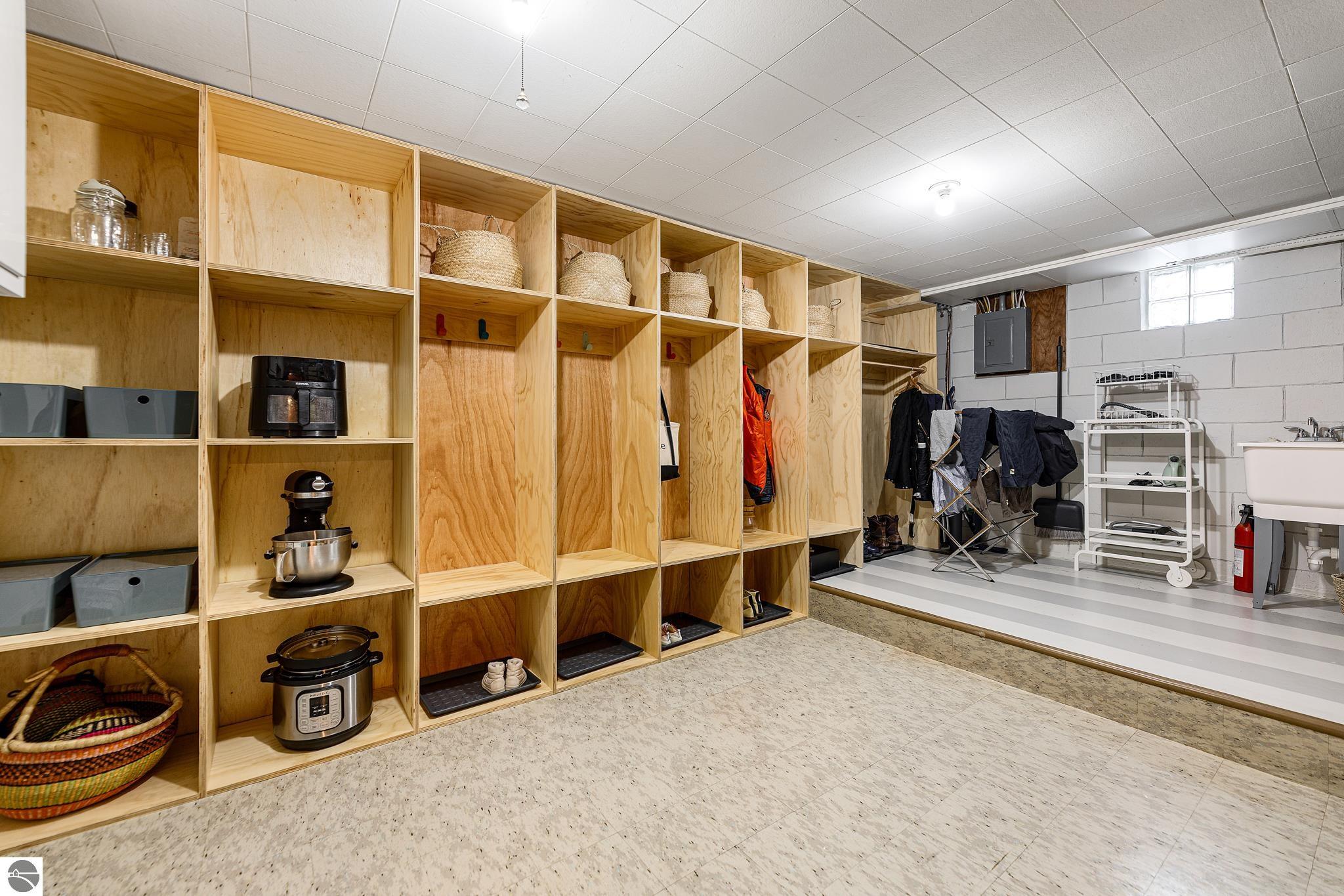 633 W Twelfth Street