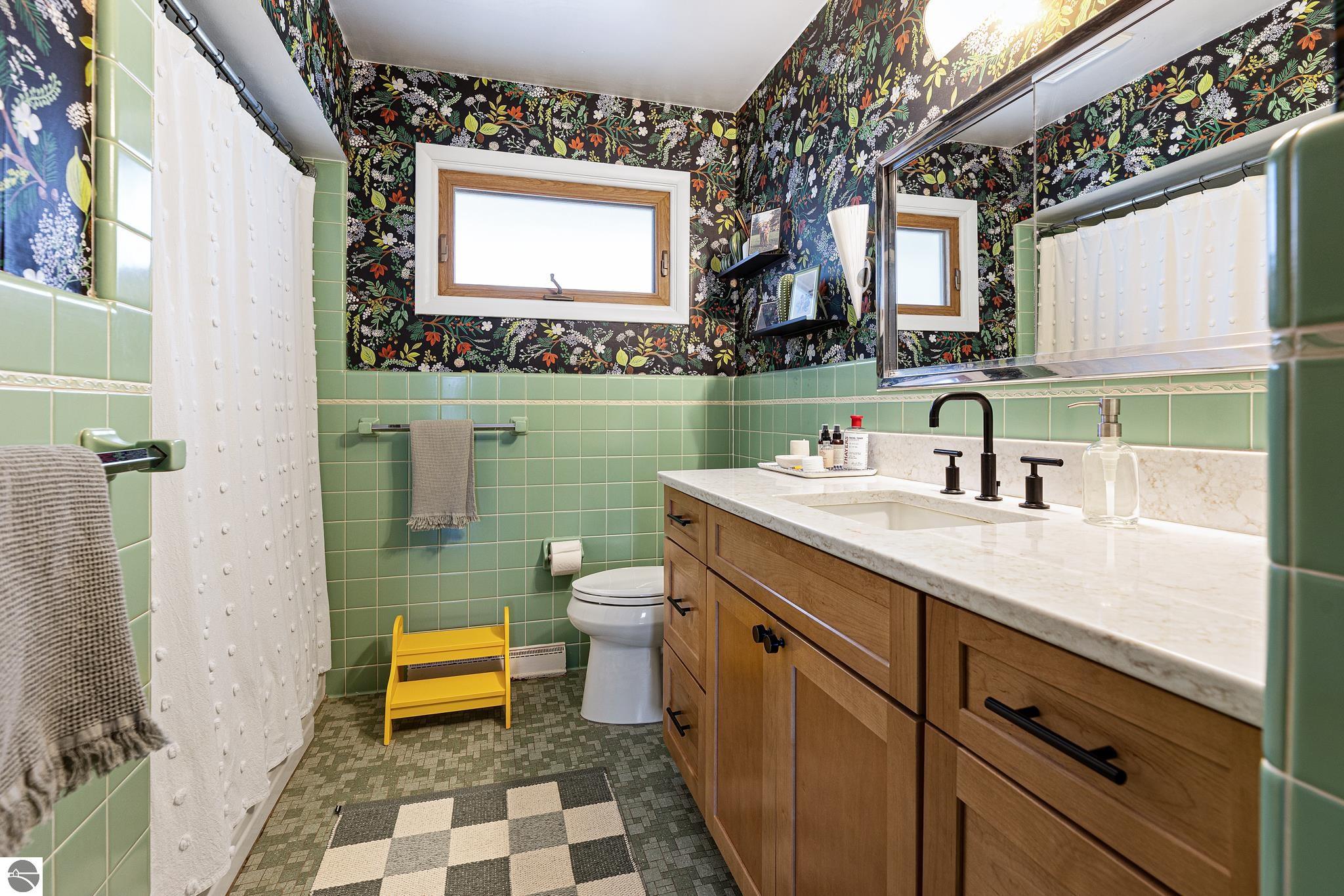 633 W Twelfth Street