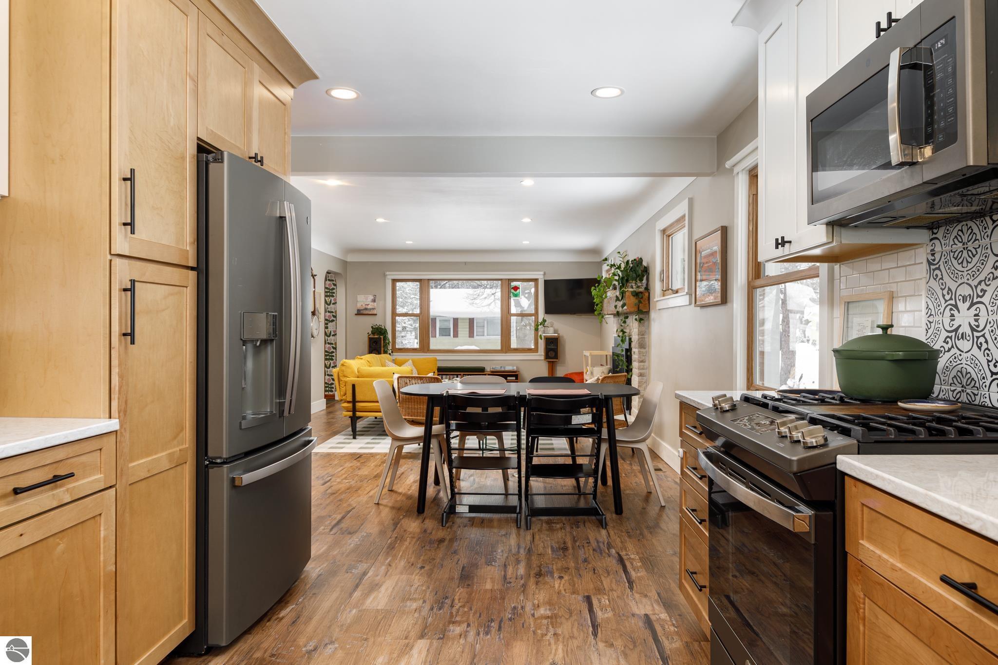 633 W Twelfth Street