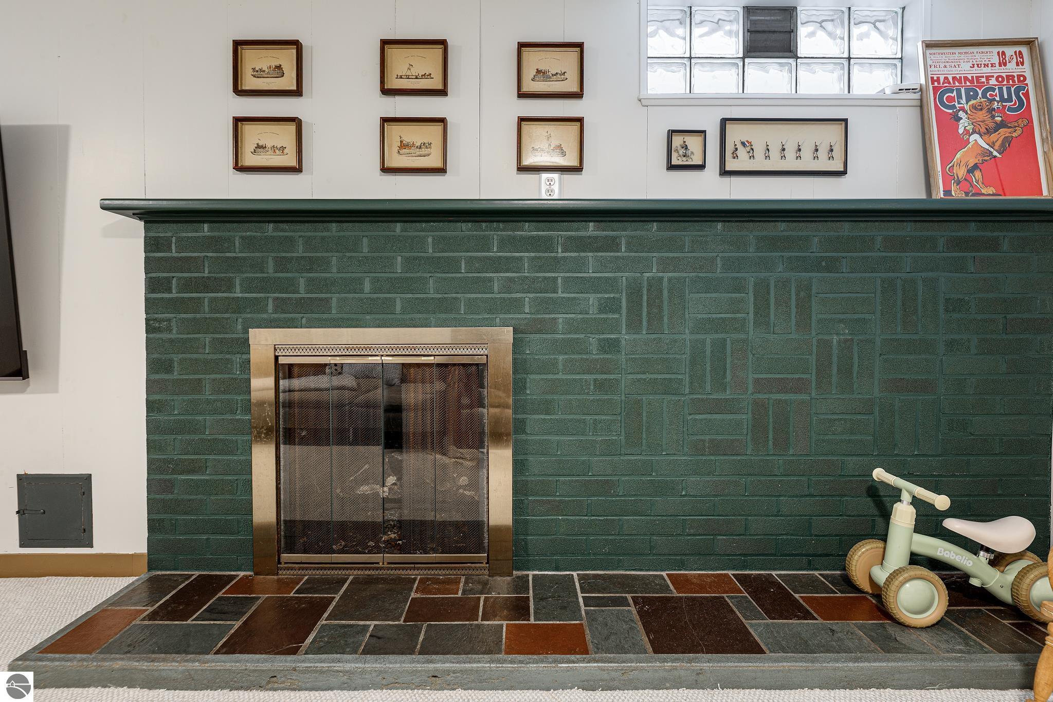 633 W Twelfth Street