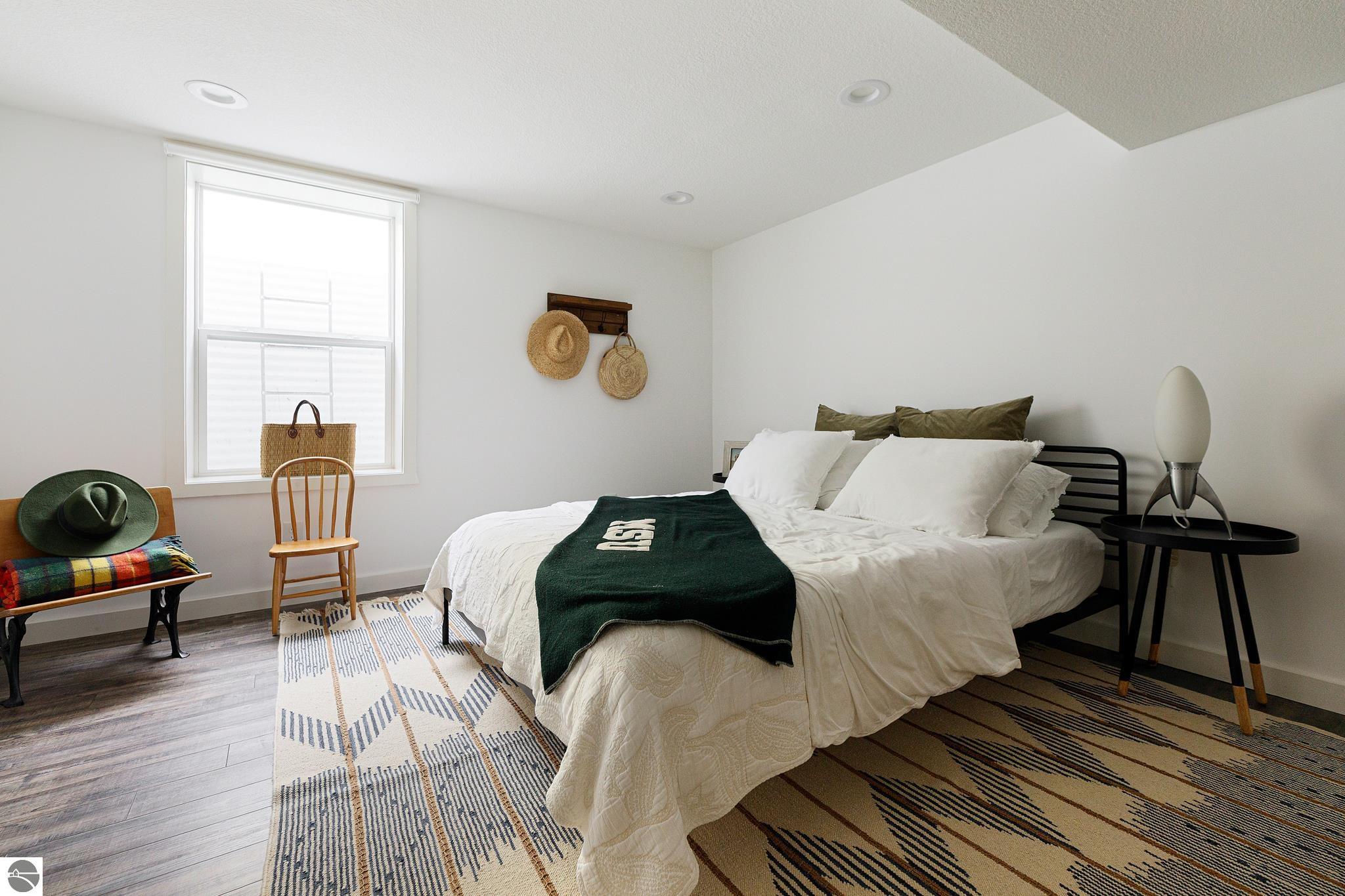 633 W Twelfth Street