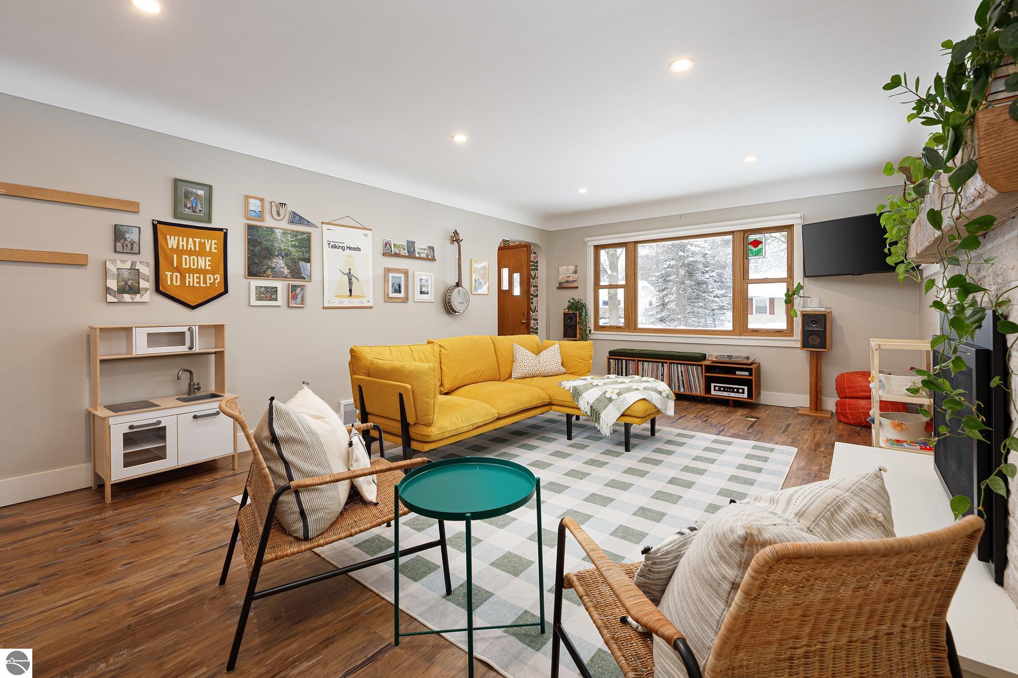 633 W Twelfth Street