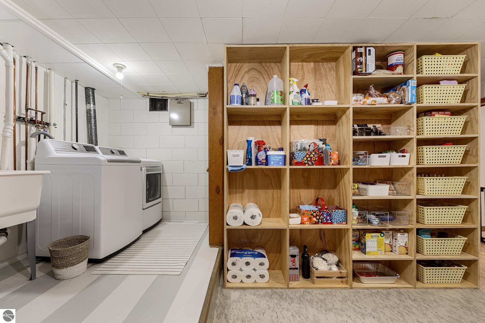 633 W Twelfth Street