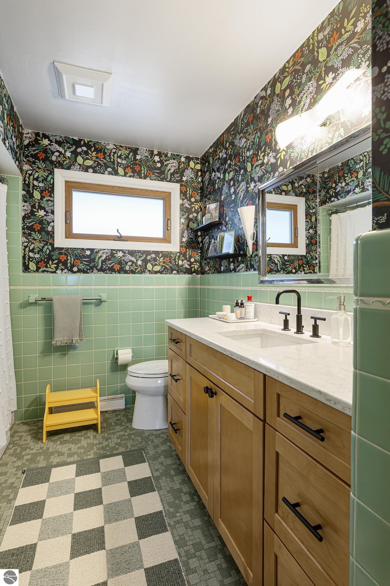 633 W Twelfth Street