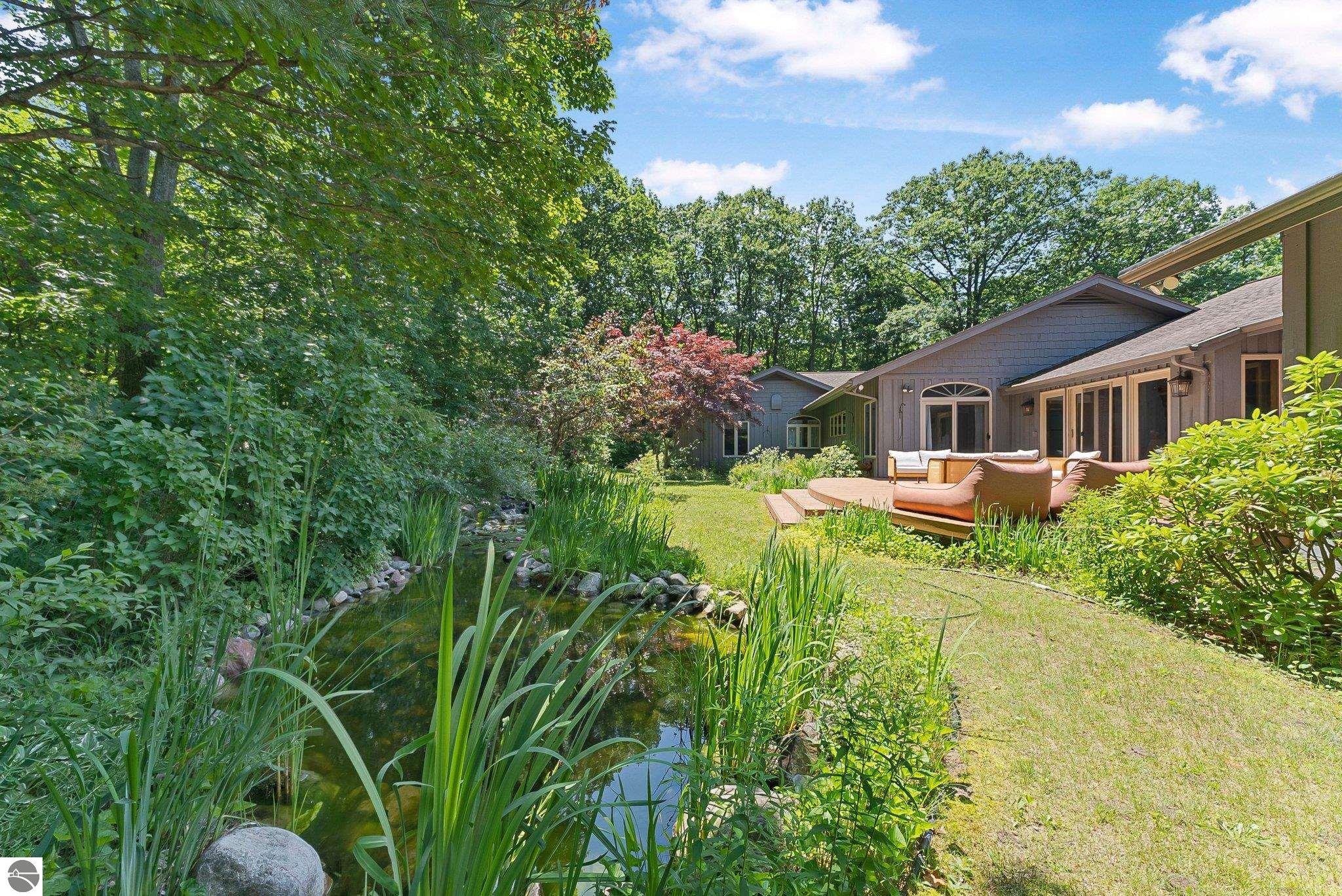 1461 N Eagle Highway