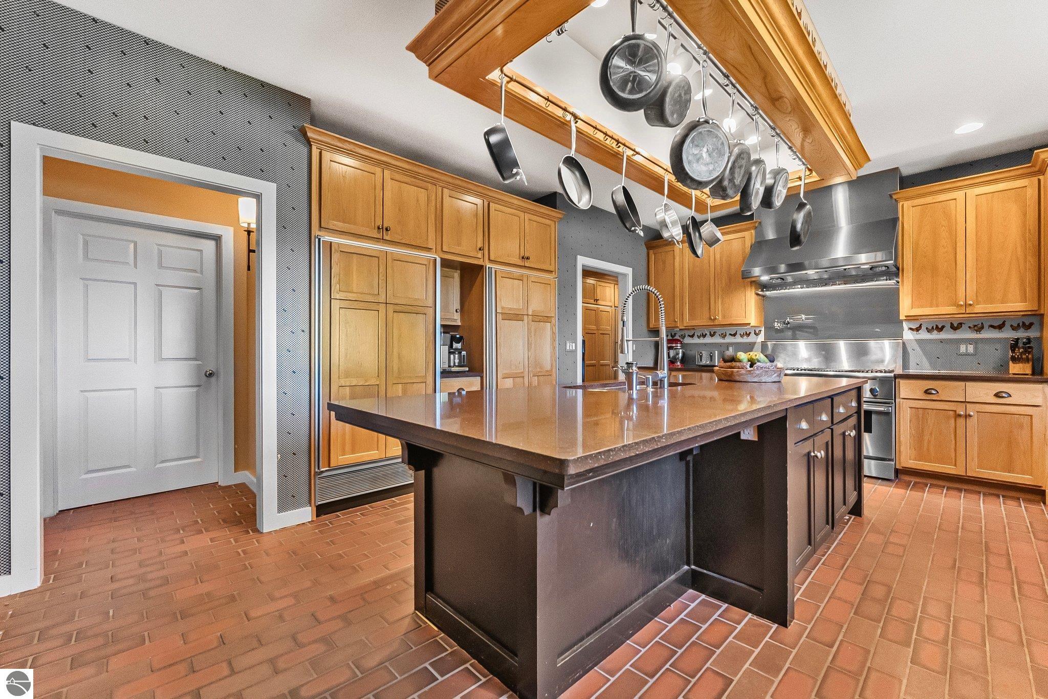 1461 N Eagle Highway