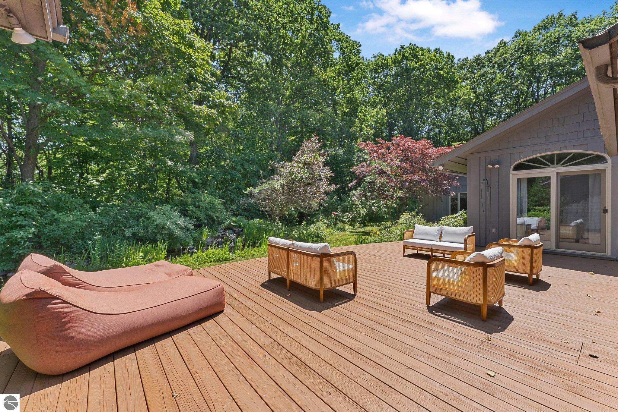 1461 N Eagle Highway