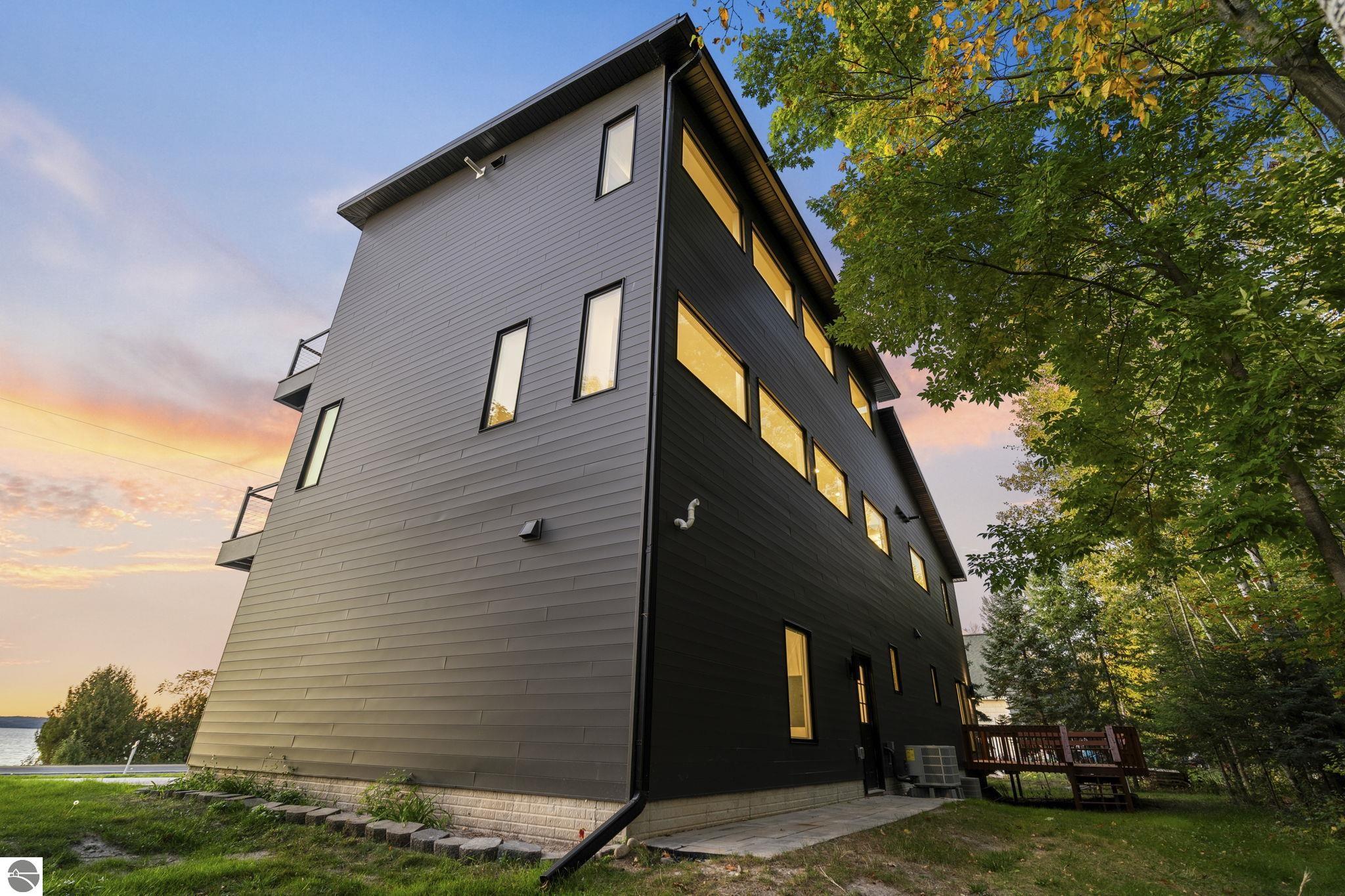 10191 Peninsula Drive