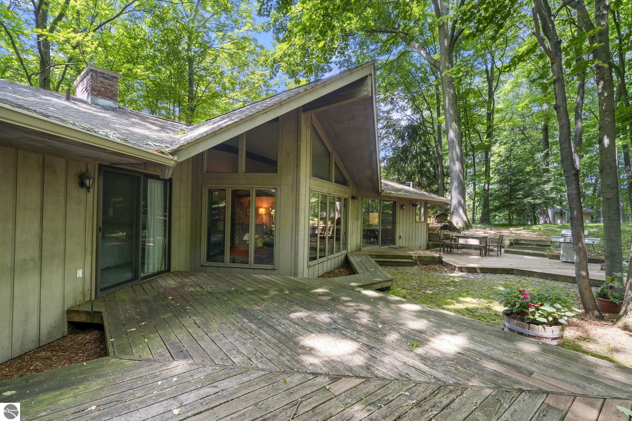 6575 Franklin Woods